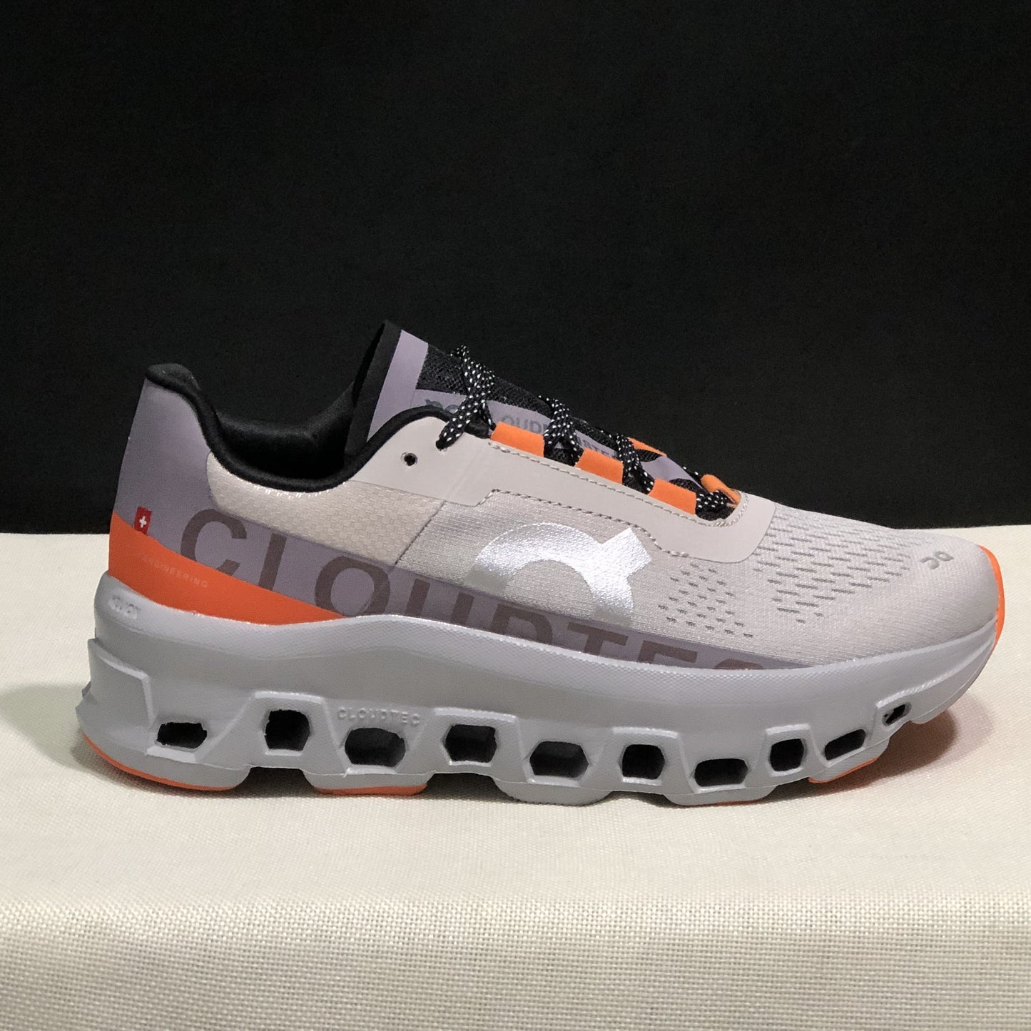 ON CLOUDMONSTER| Pearl White/Orange