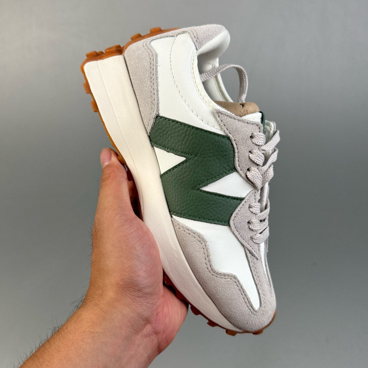 New Balance 327 | BEIGE GREEN HL111200626