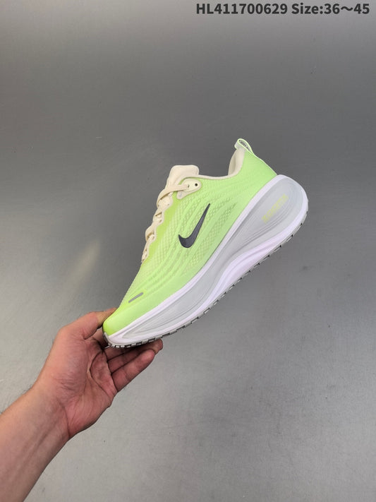 Nike Vomero Plus | NV18P400311