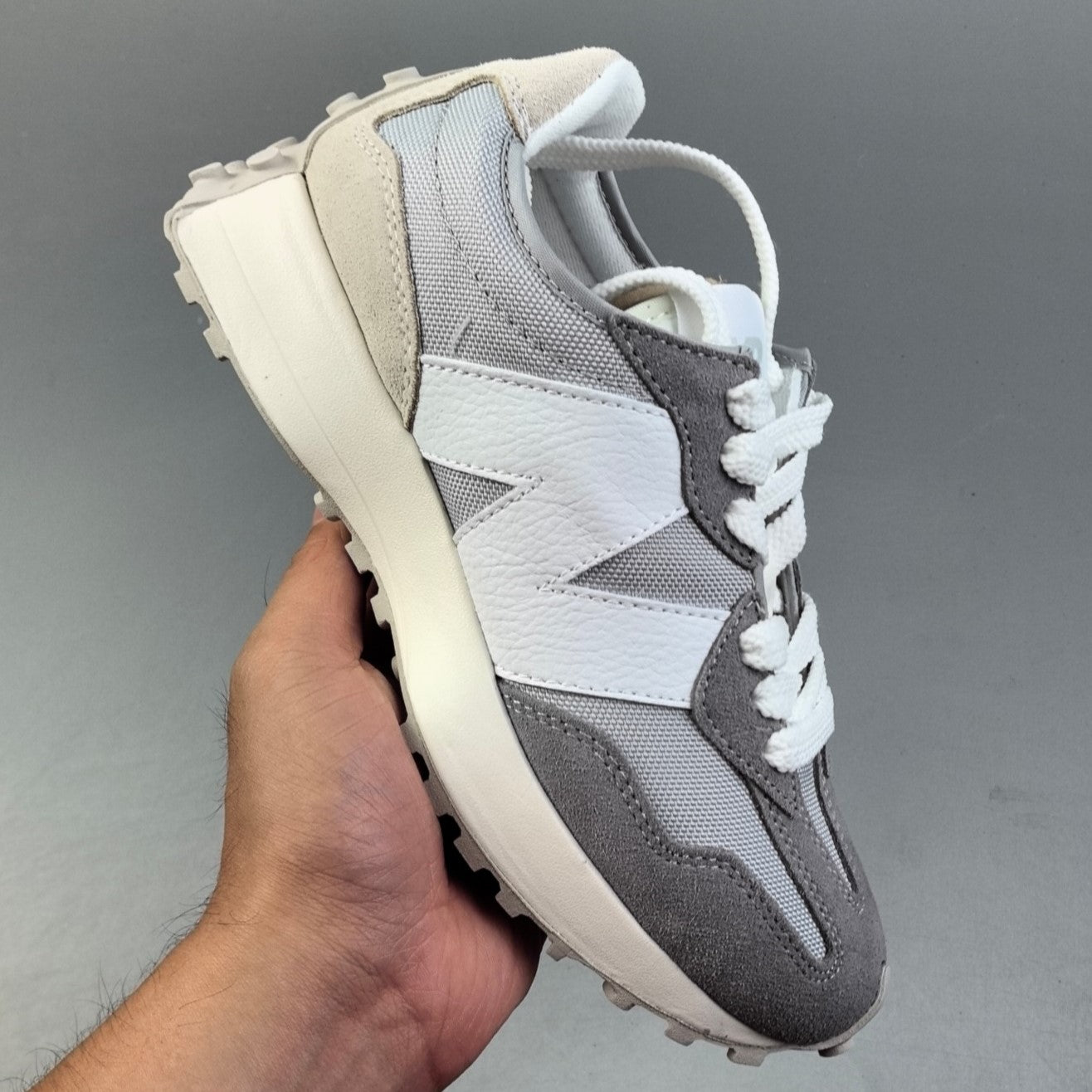 New Balance 327 | LIGTH BLUE HARD GREY HL111200530