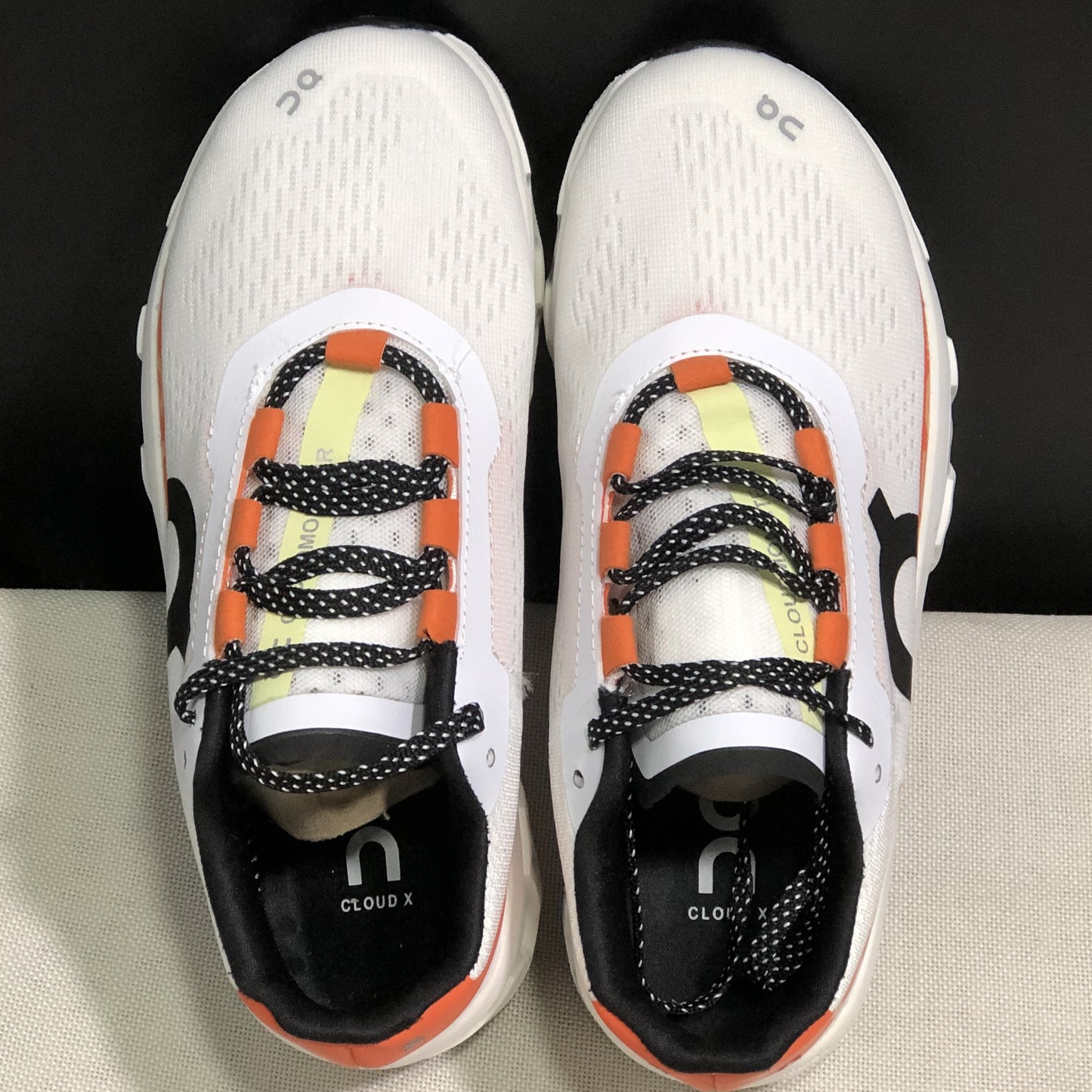 ON CLOUDMONSTER| White Orange Red