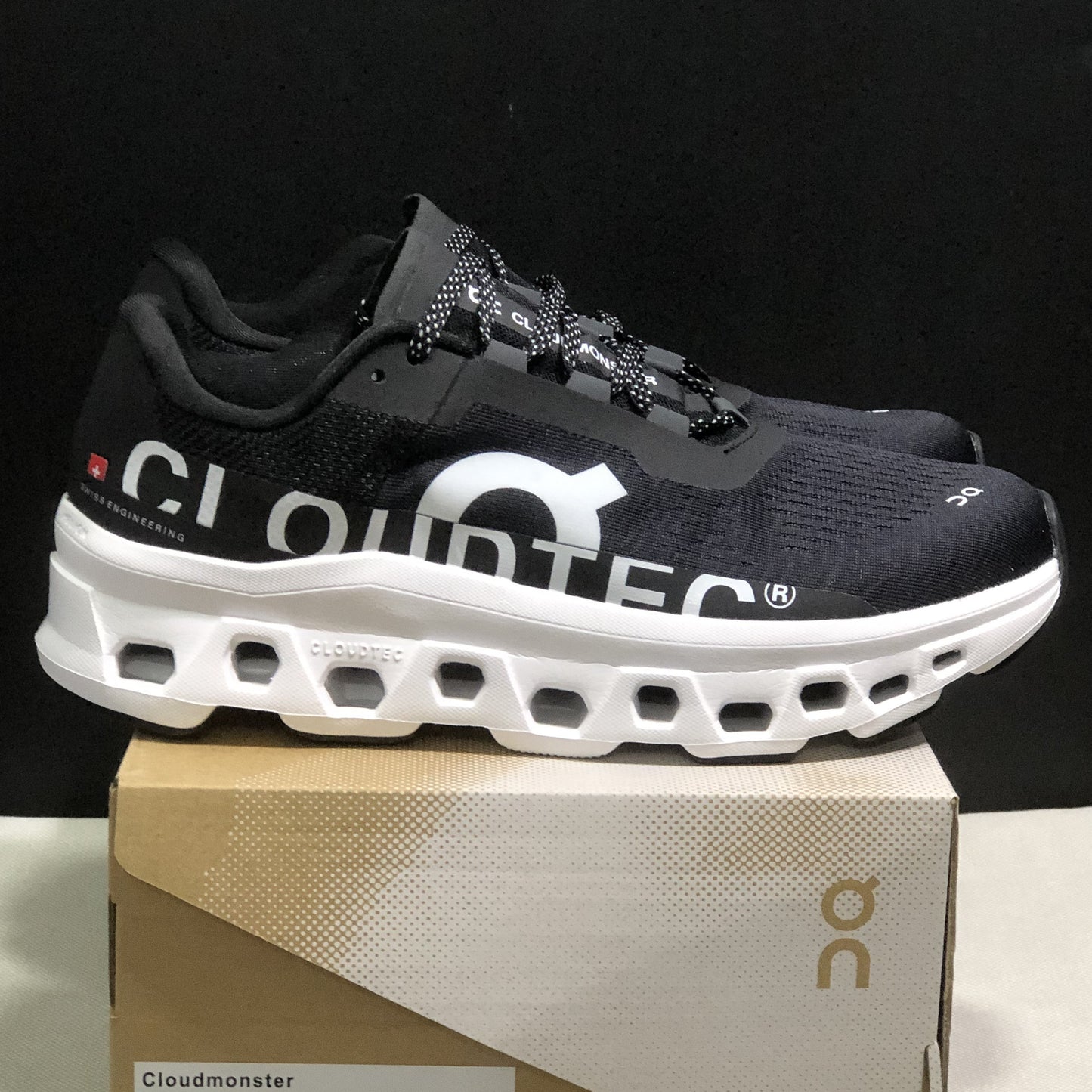 ON CLOUDMONSTER| Black/White