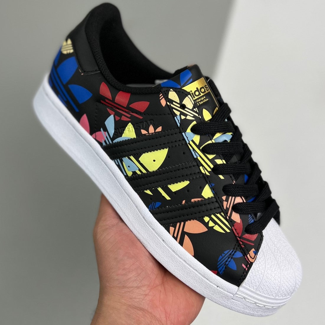 Adidas Originals Superstar | Cloud White/Core Black/Gold Metallic 00XHLX14