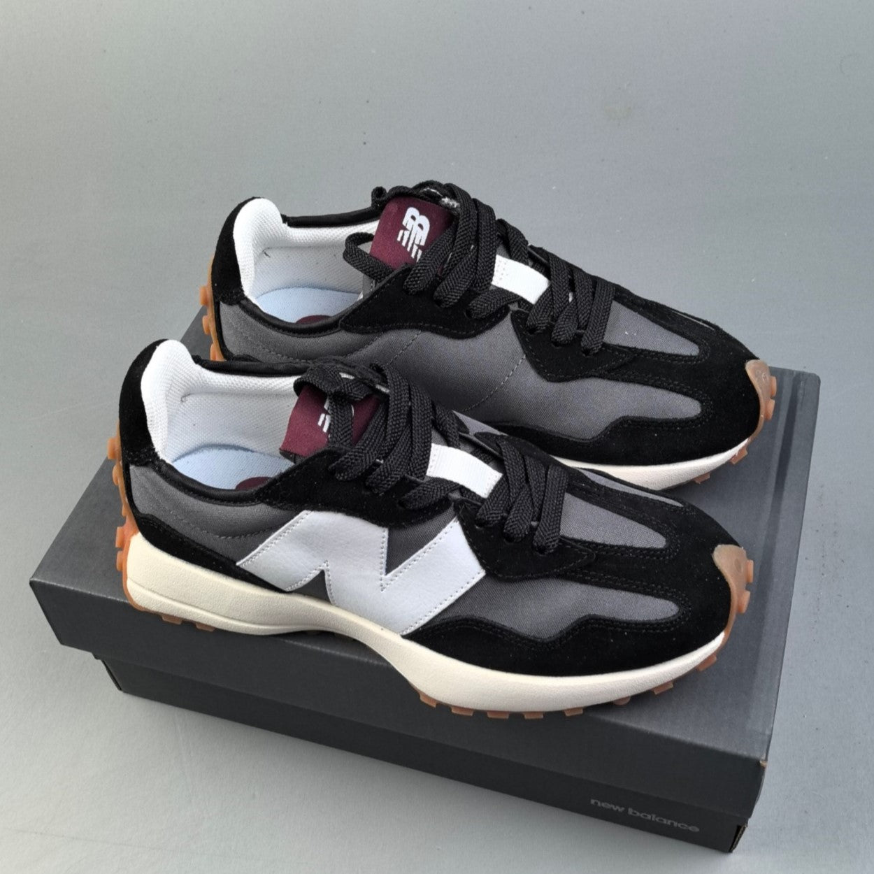 New Balance 327 | HL111100818