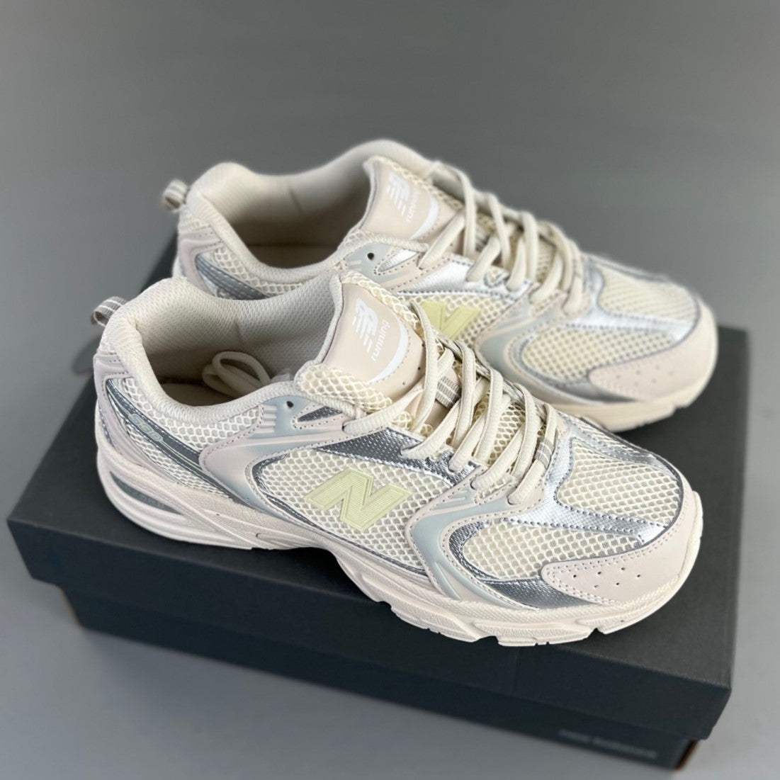 New Balance 530 | Beige Metallic