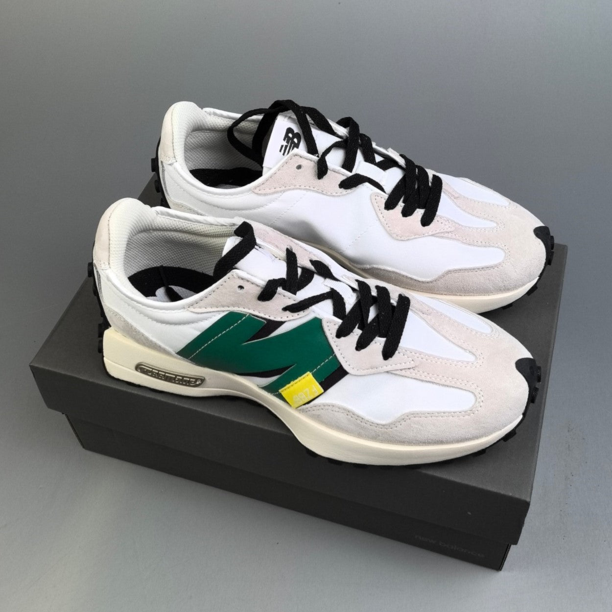 New Balance 327 | HL281300930