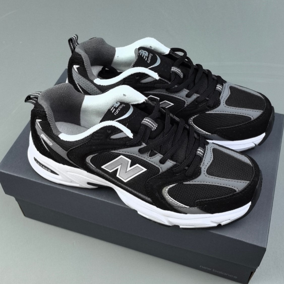 New Balance 530 | Classic Black Grey