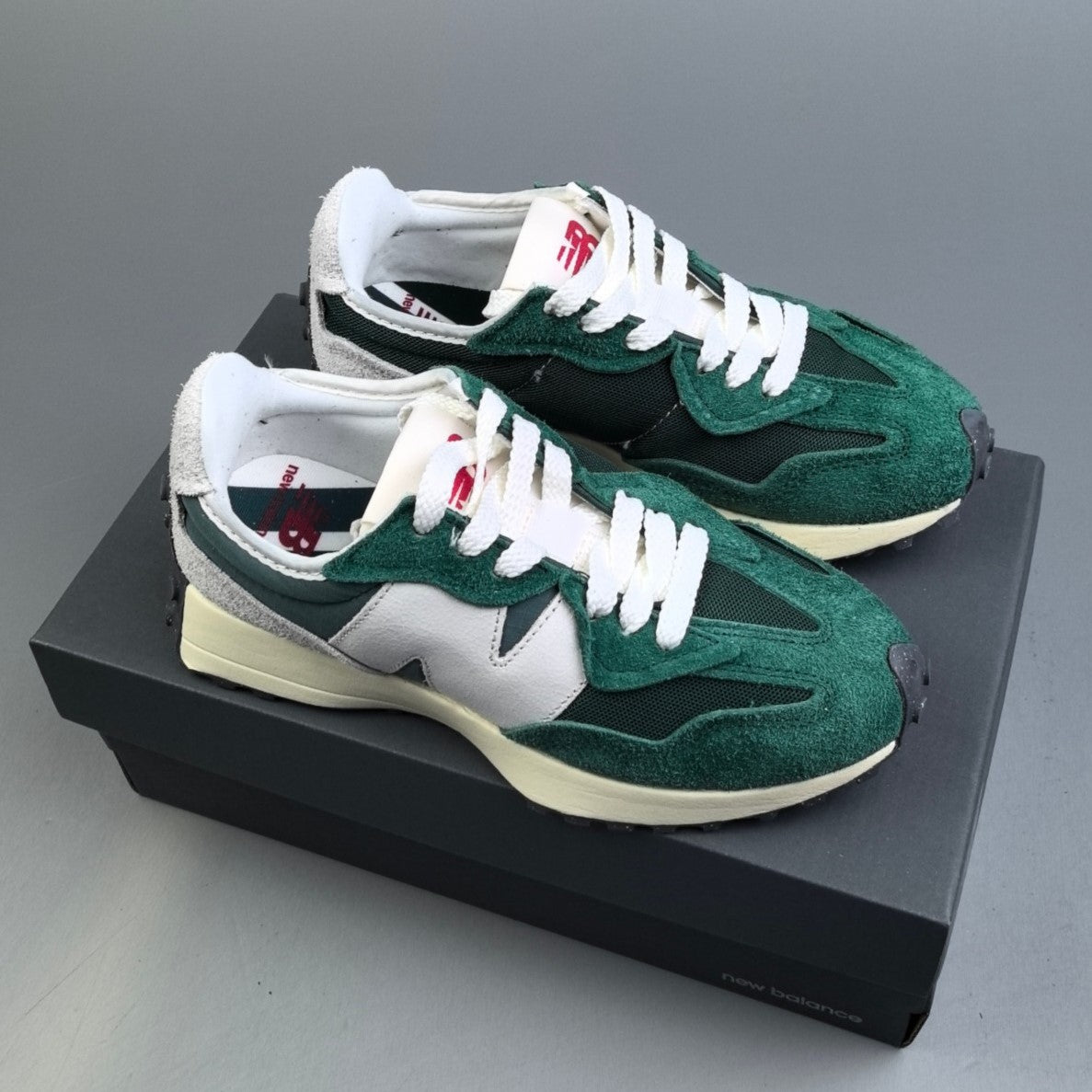 New Balance 327 | HL141201014