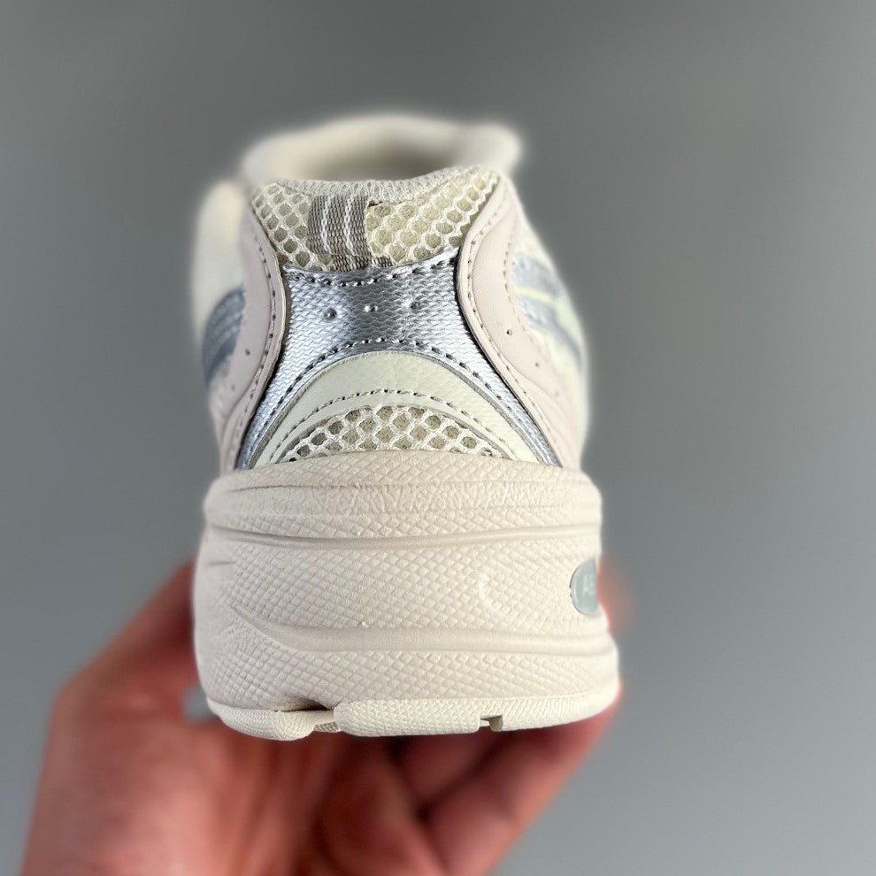 New Balance 530 | Beige Metallic HL021000805