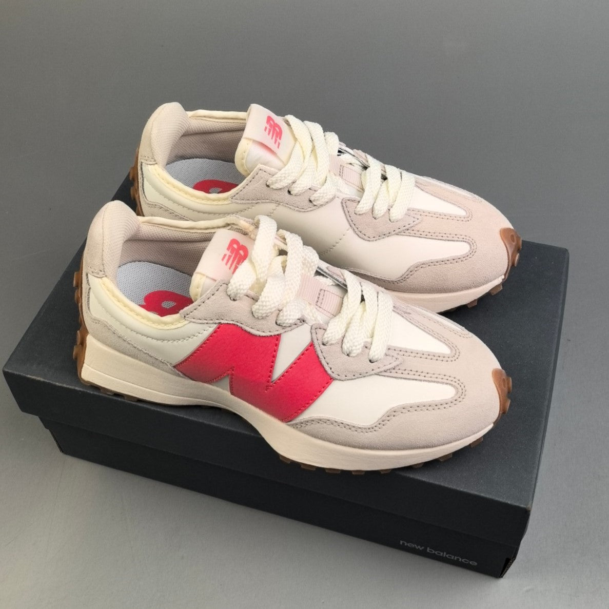 New Balance 327 | HL401300924