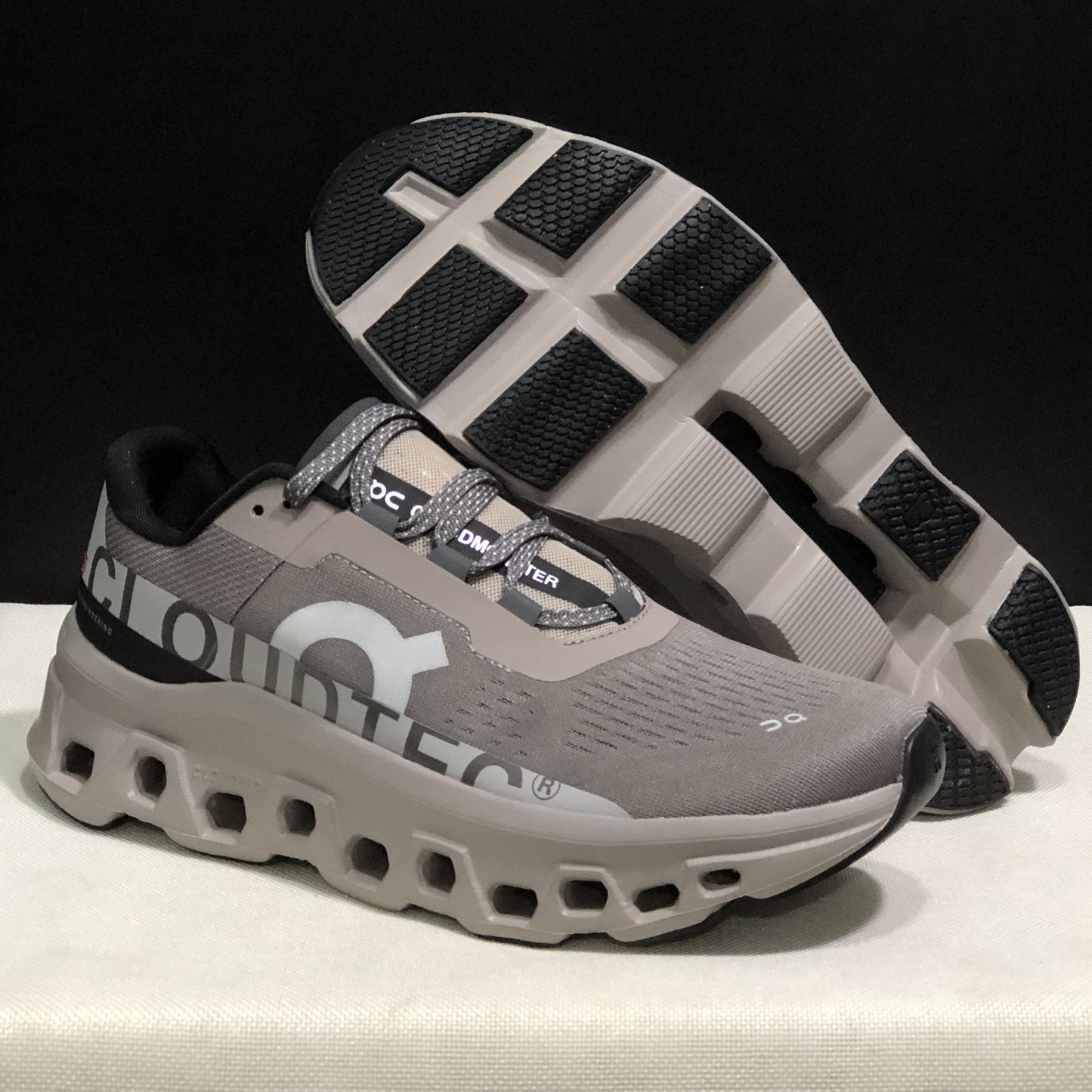 ON CLOUDMONSTER| Graphite Grey