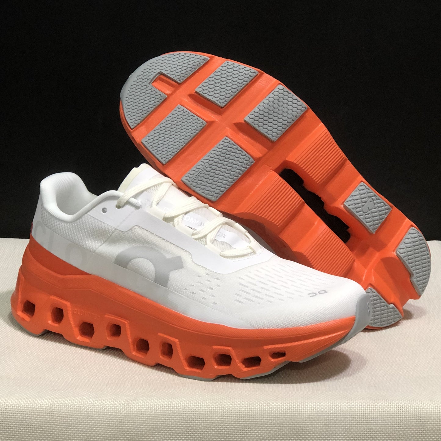ON CLOUDMONSTER| White/Flame