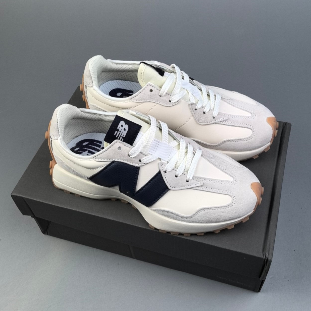 New Balance 327 | HL181050929