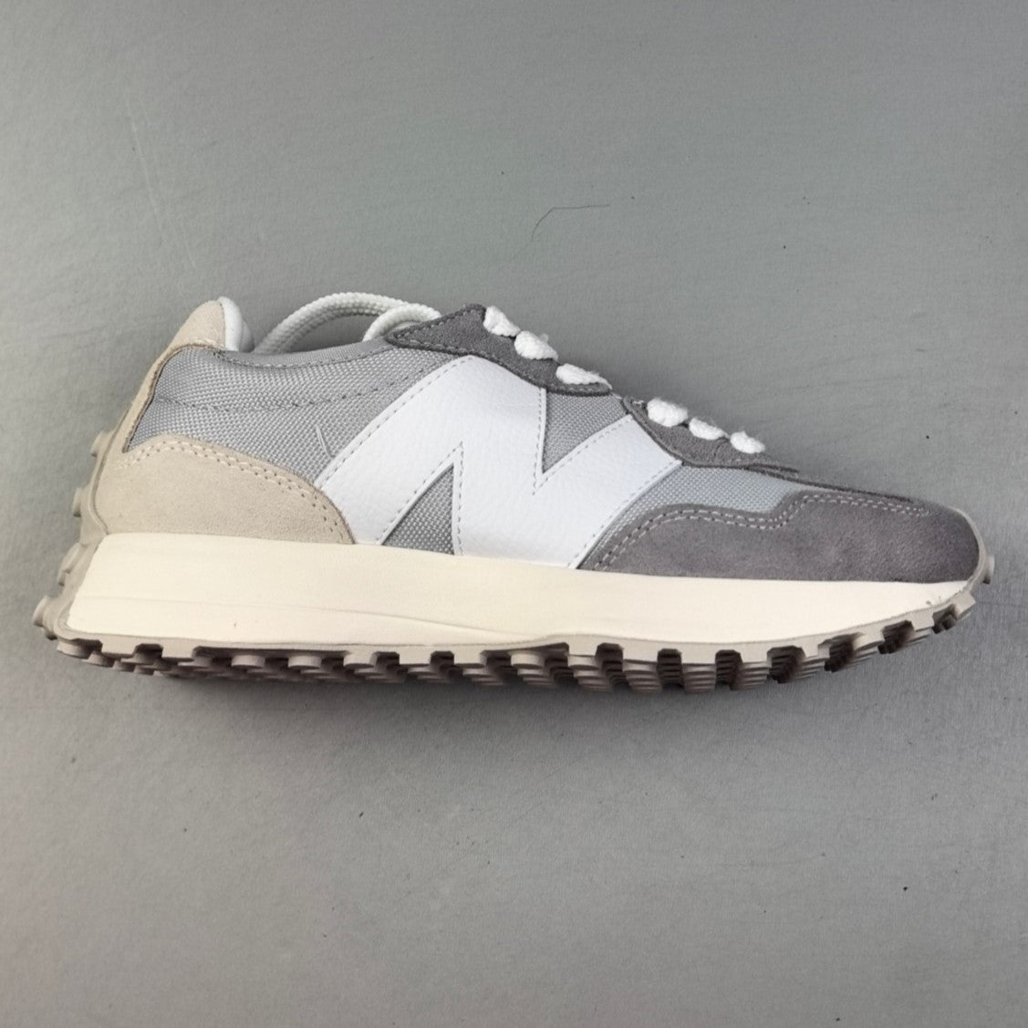 New Balance 327 | LIGTH BLUE HARD GREY HL111200530