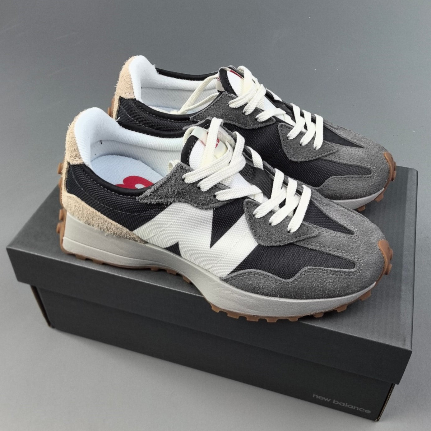 New Balance 327 | HL111200103