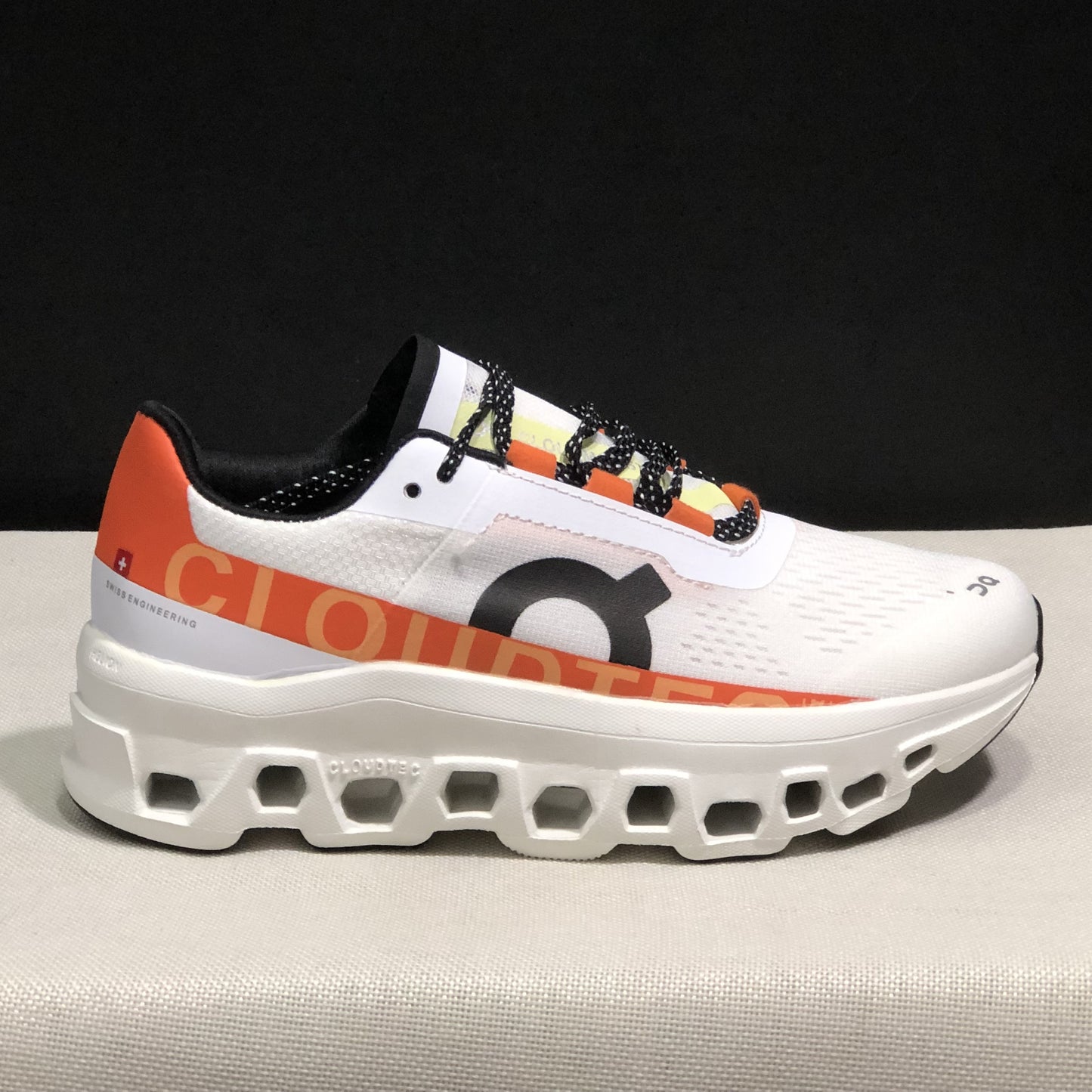 ON CLOUDMONSTER| White Orange Red