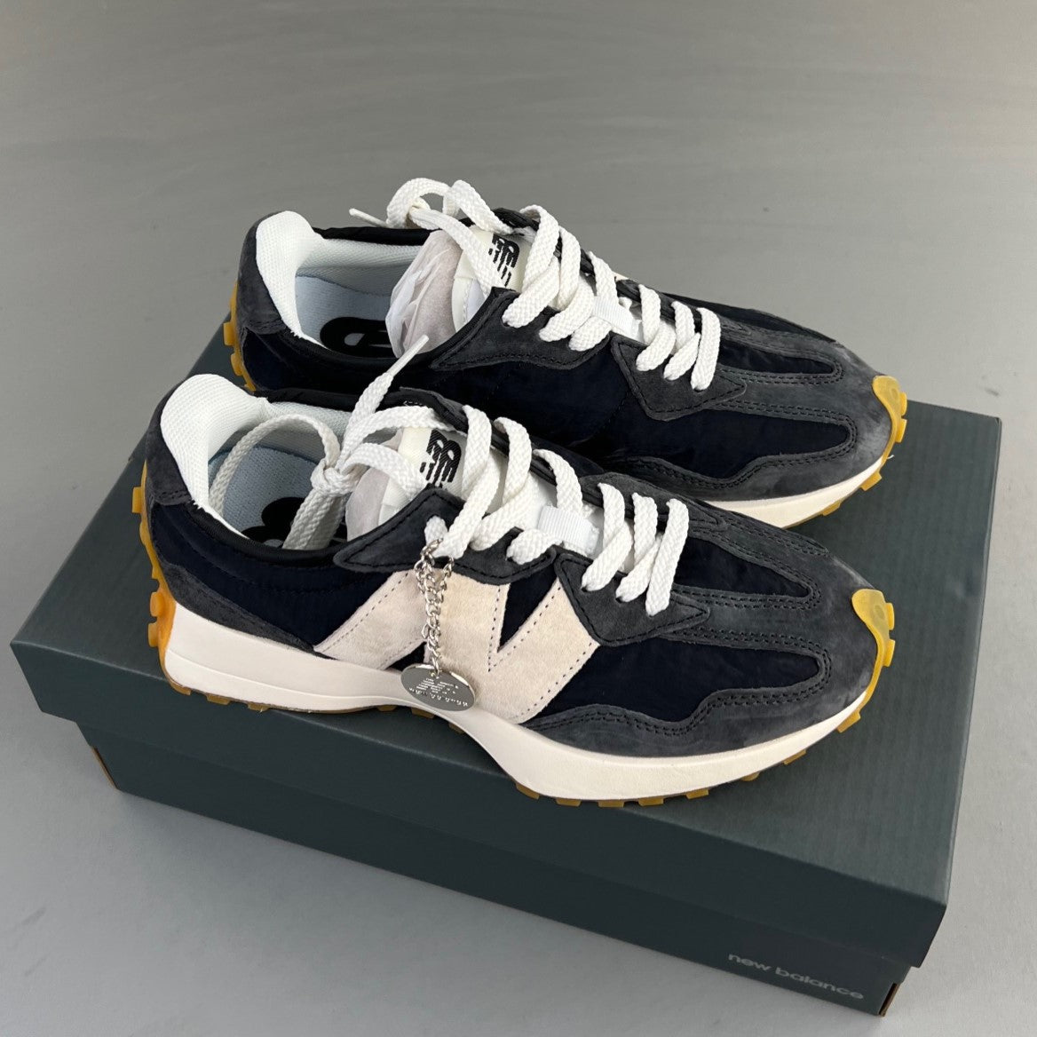 New Balance 327 | HL091300822