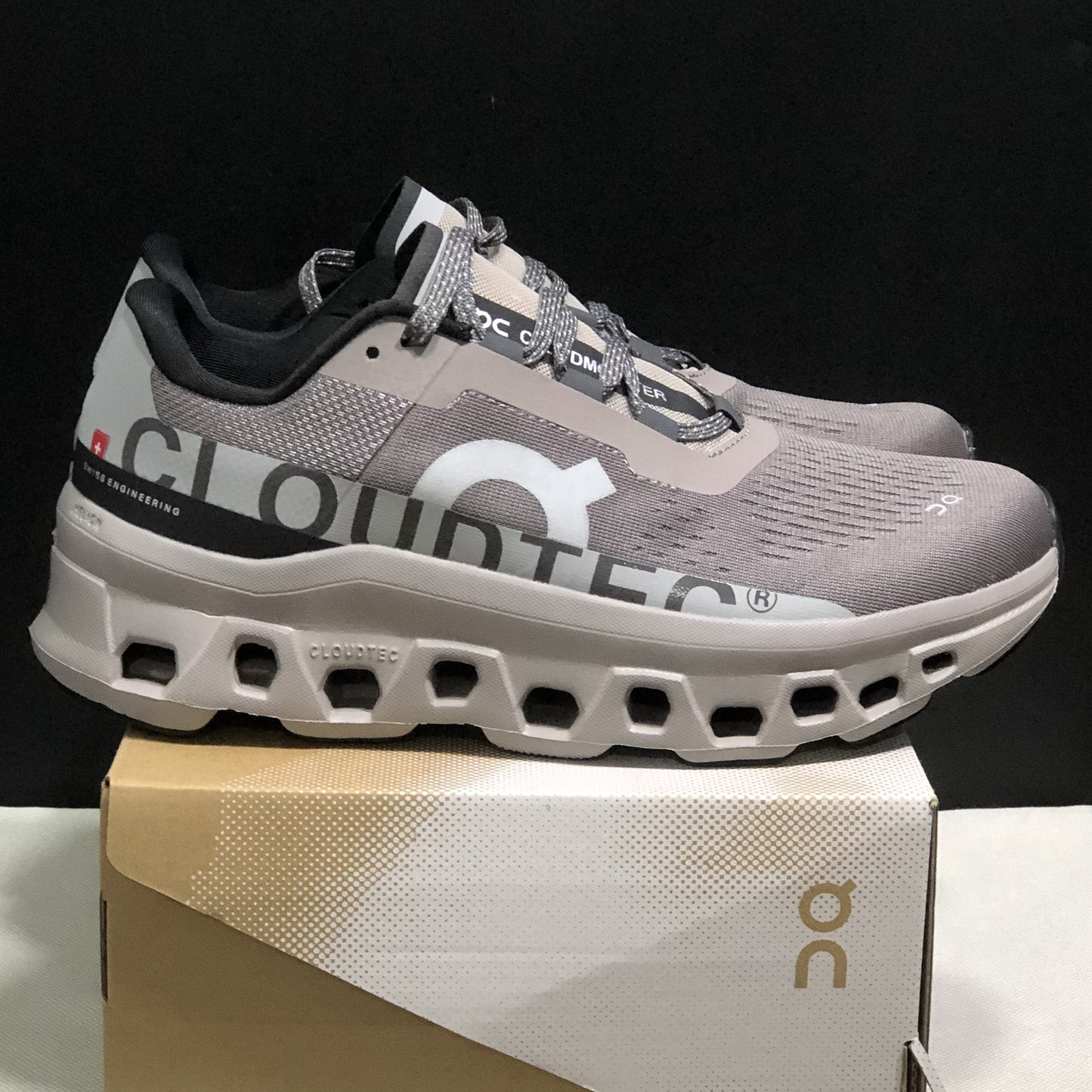 ON CLOUDMONSTER| Graphite Grey