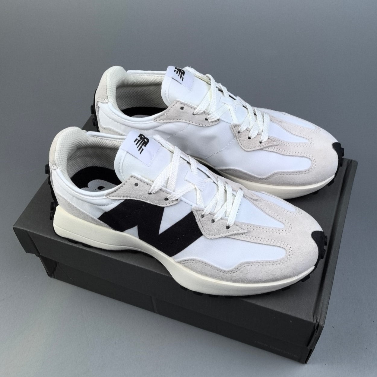 New Balance 327 | HL181050929