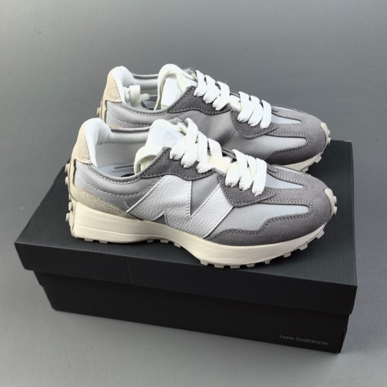 New Balance 327 | HL111200530