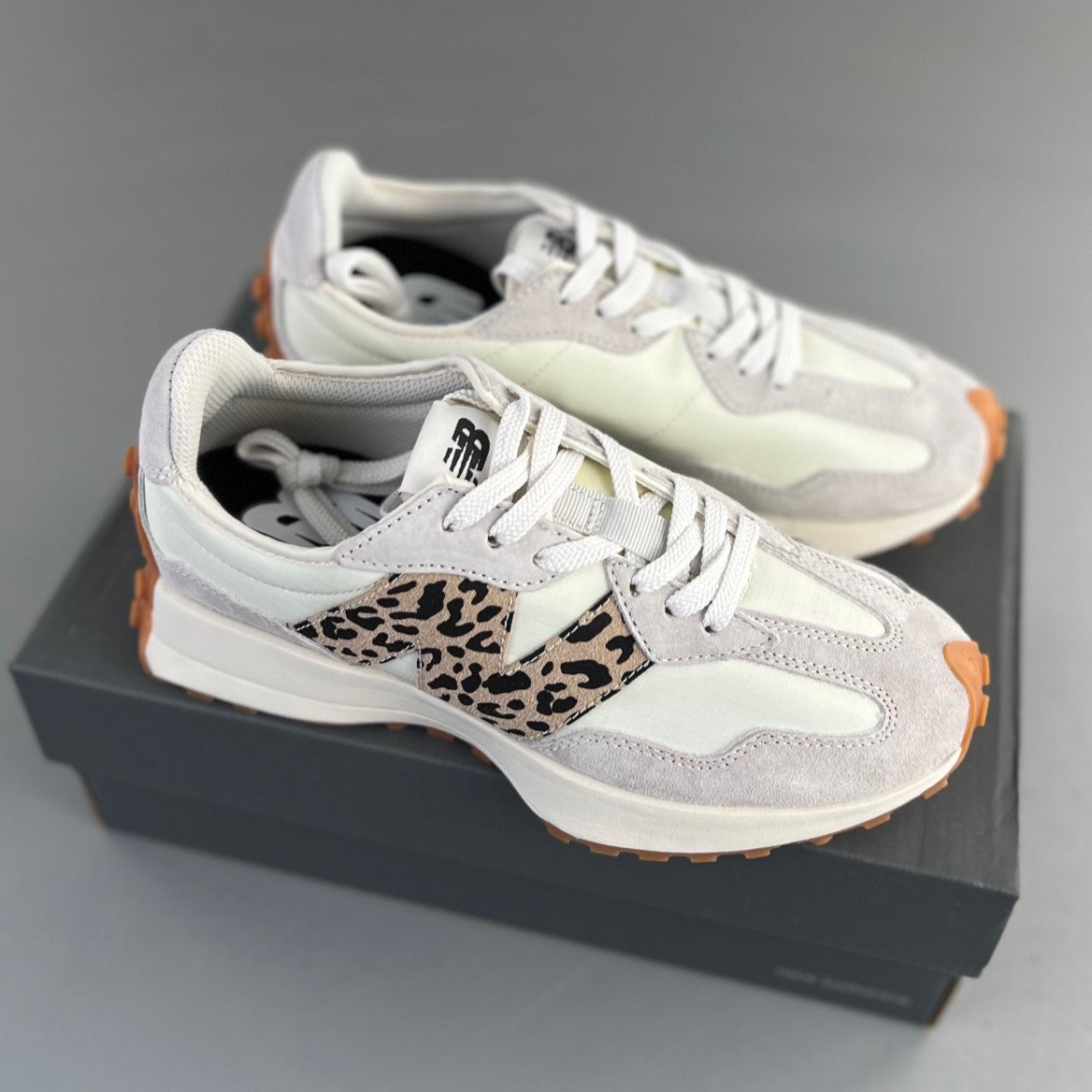 New Balance 327 | HL111100721