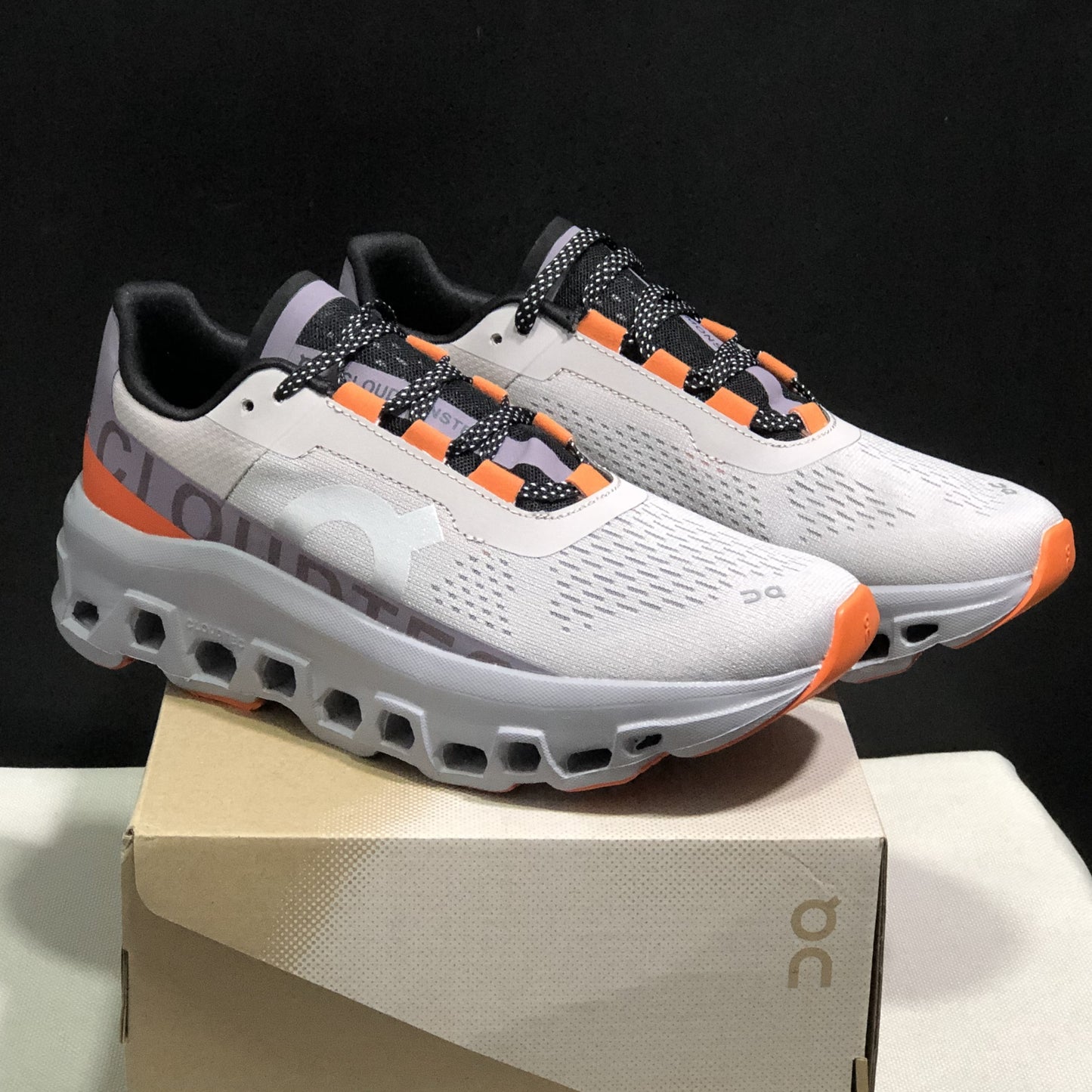 ON CLOUDMONSTER| Pearl White/Orange