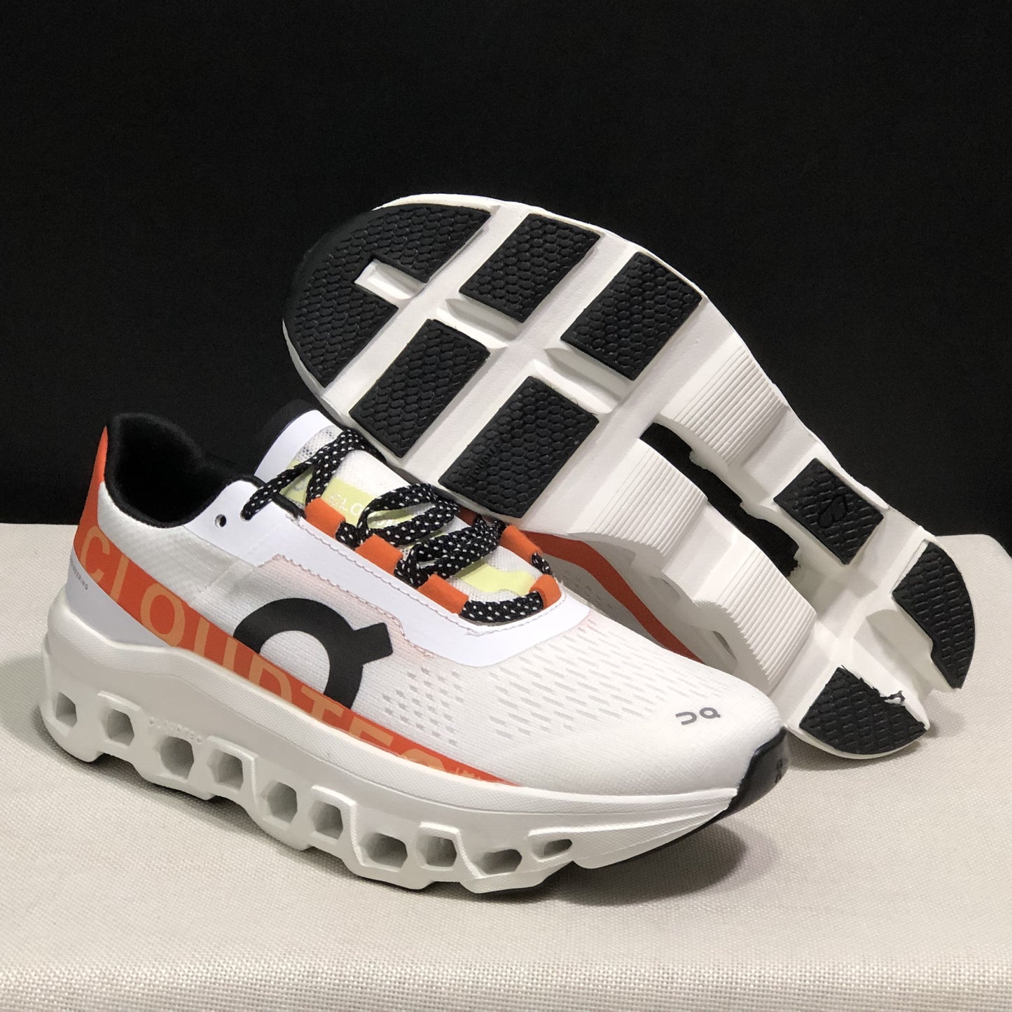 ON CLOUDMONSTER| White Orange Red