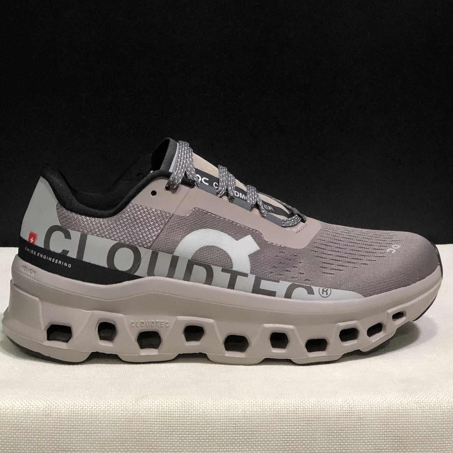 ON CLOUDMONSTER| Graphite Grey