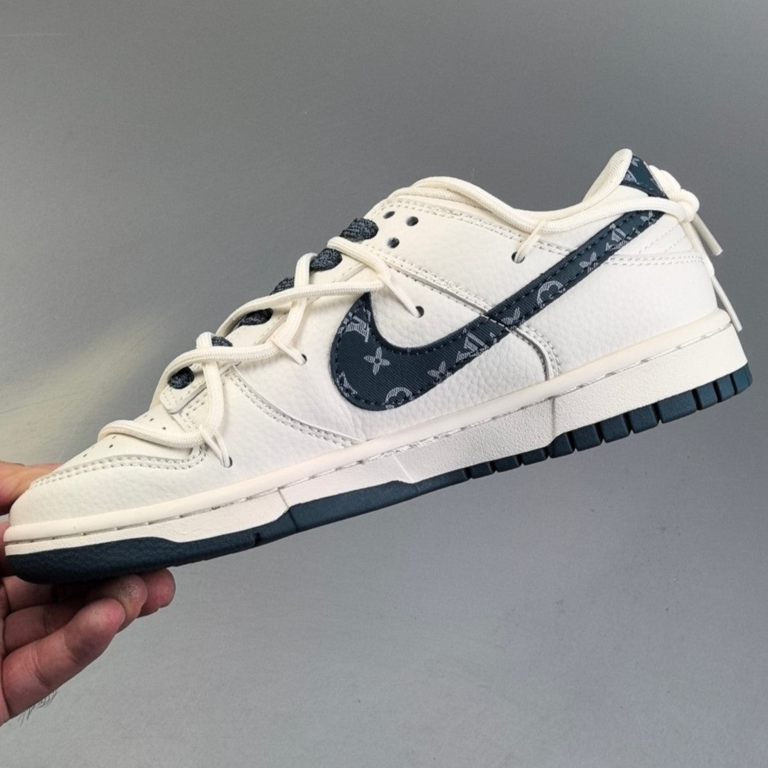 Nike Dunk SB Low | Louis Vuitton White 02HHLL221127