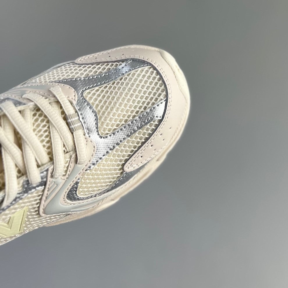 New Balance 530 | Beige Metallic HL021000805
