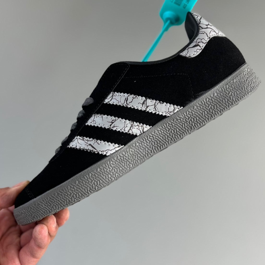 Adidas GAZELLE INDOOR │Black/Silver Metallic-Grey HL421000604