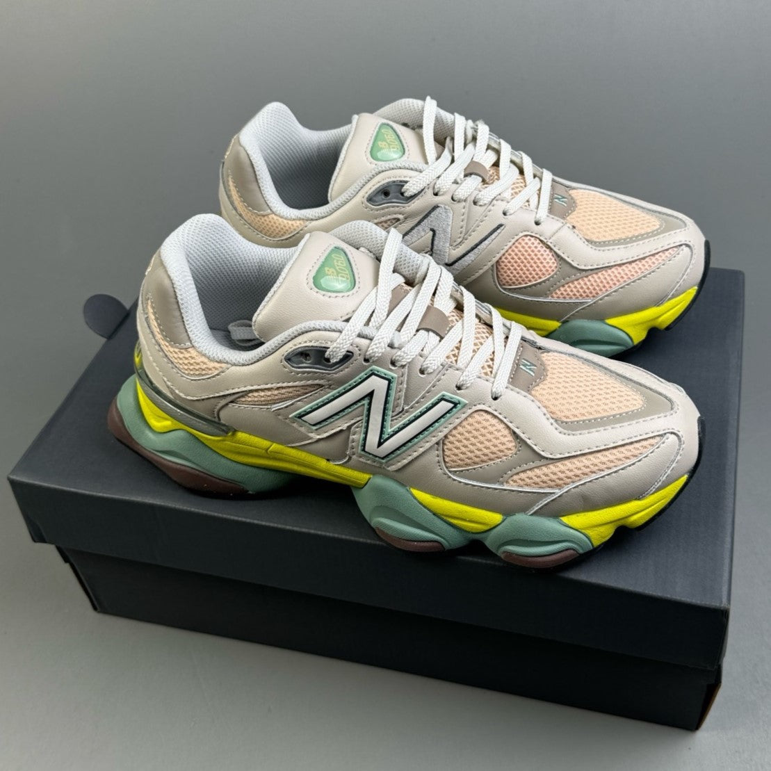 New Balance 9060 | Grey/Yellow HL111800619