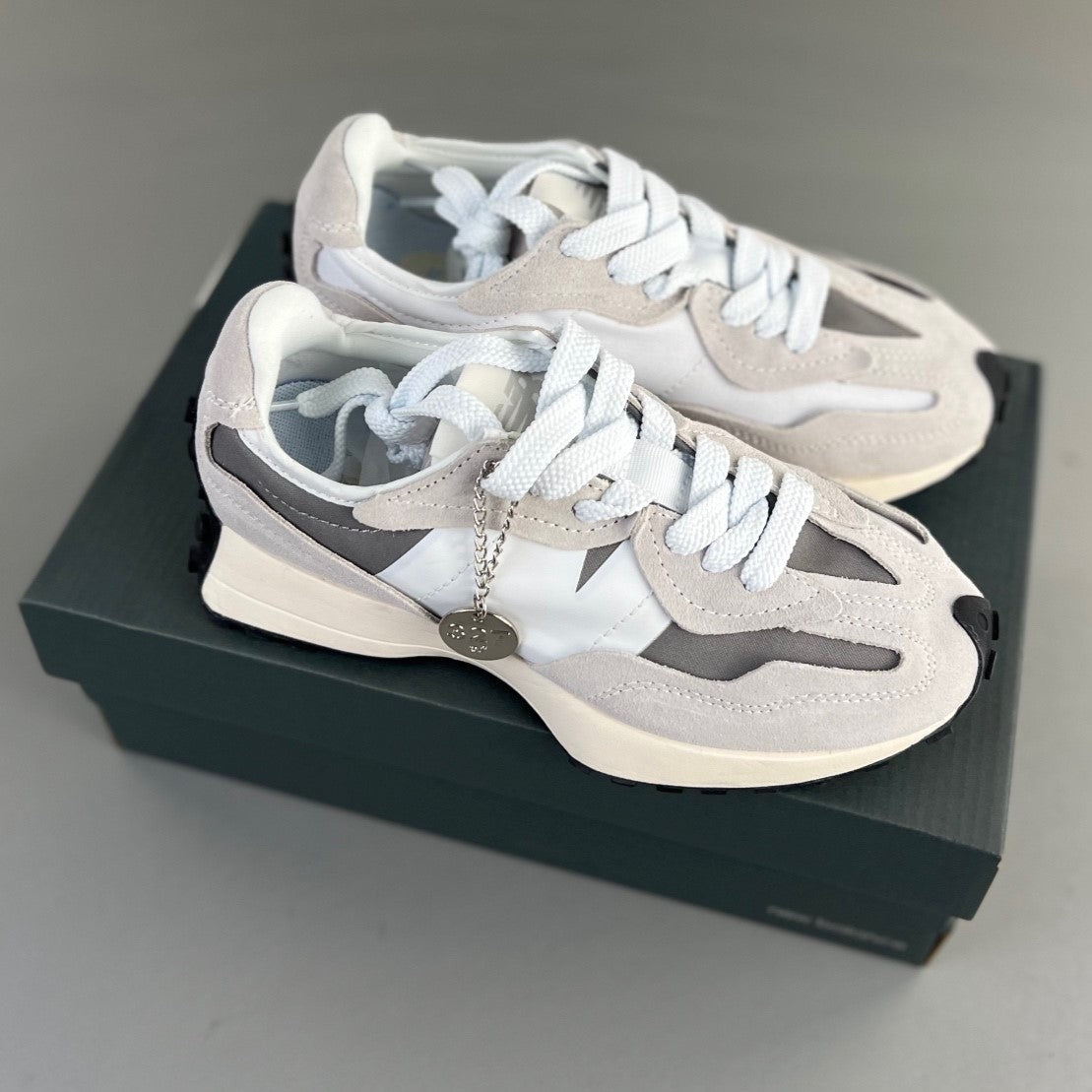 New Balance 327 | NIMBUS CLOUD HL111300813