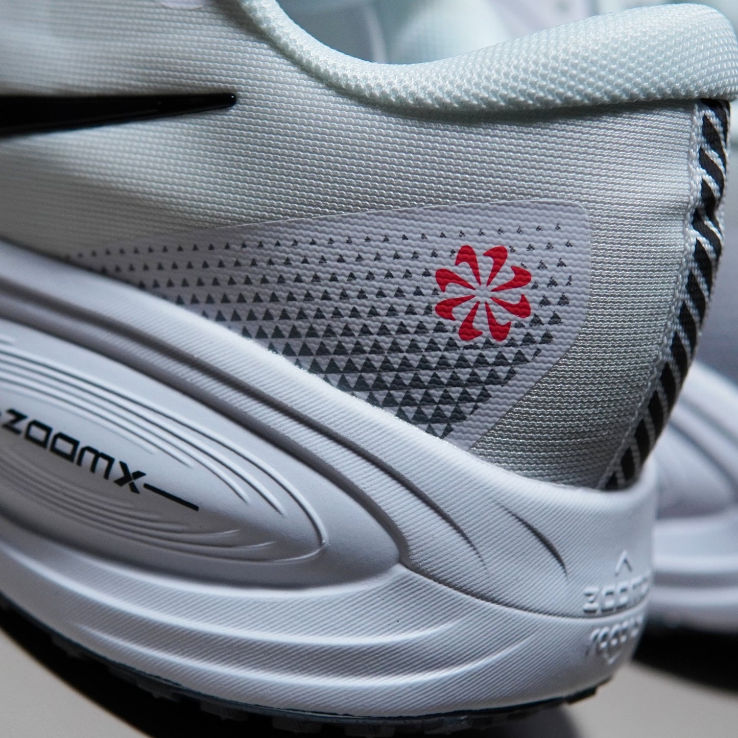 Nike Air Zoom Vomero 18X | NAV18X400304