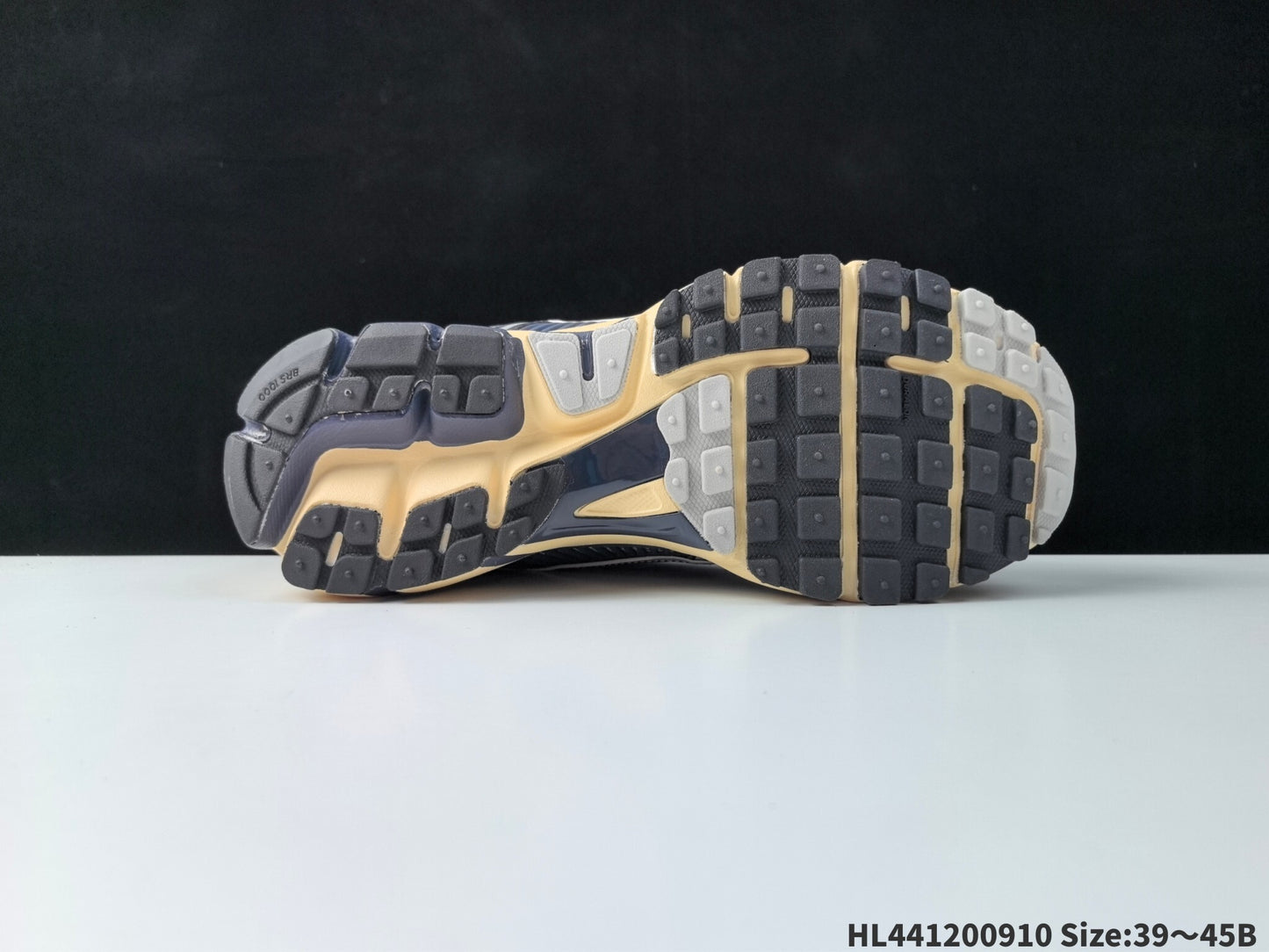 Nike Zoom Vomero 5 | NZV518P400301