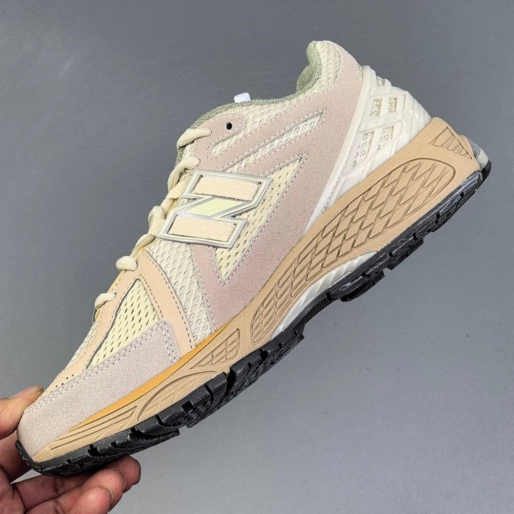 New Balance 1906R | AURALEE Mojave Desert White HL031801214