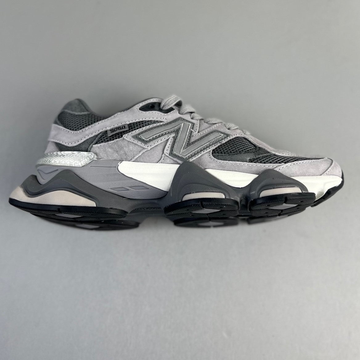 New Balance 9060 | Smoke Grey HL181700703