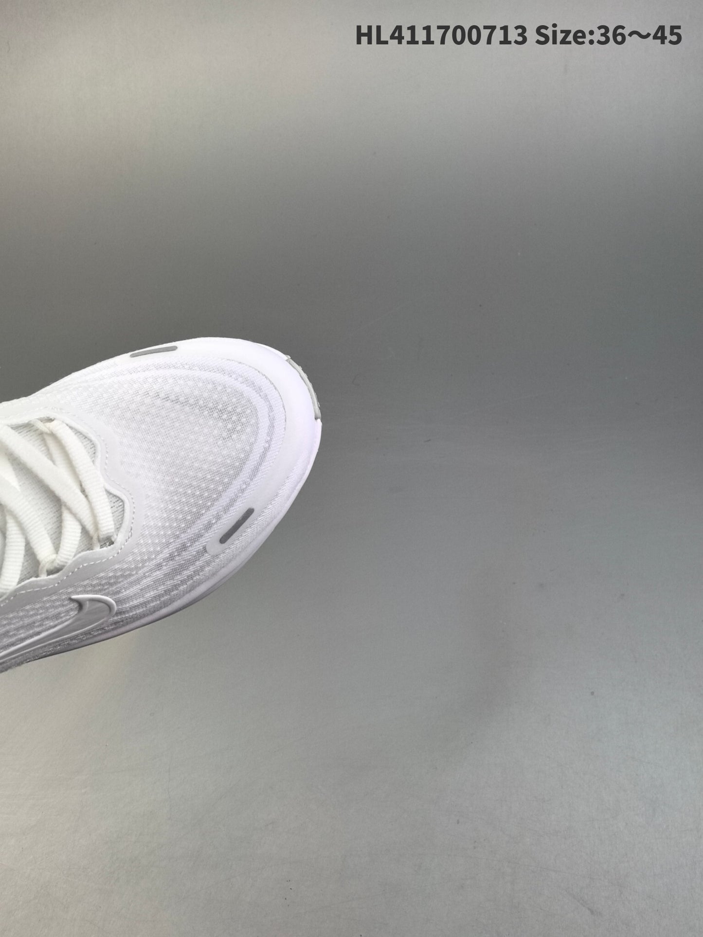 Nike Vomero Plus | NV18P400313