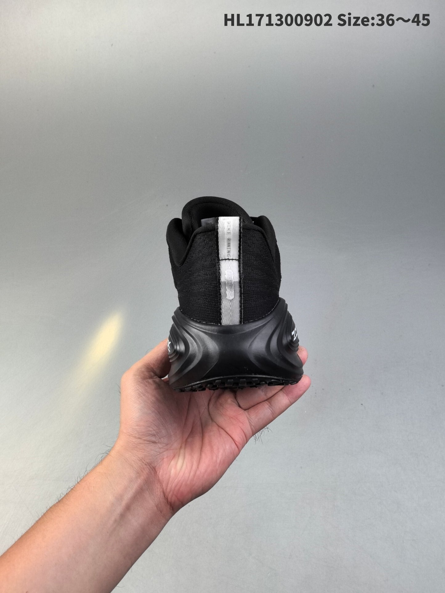 Nike Vomero Plus | NV18P400314