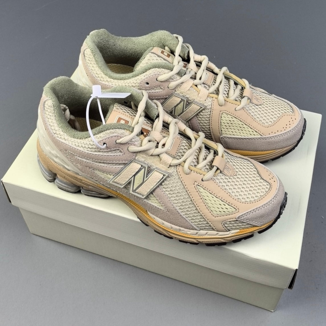 New Balance 1906R | AURALEE Mojave Desert White HL031801214