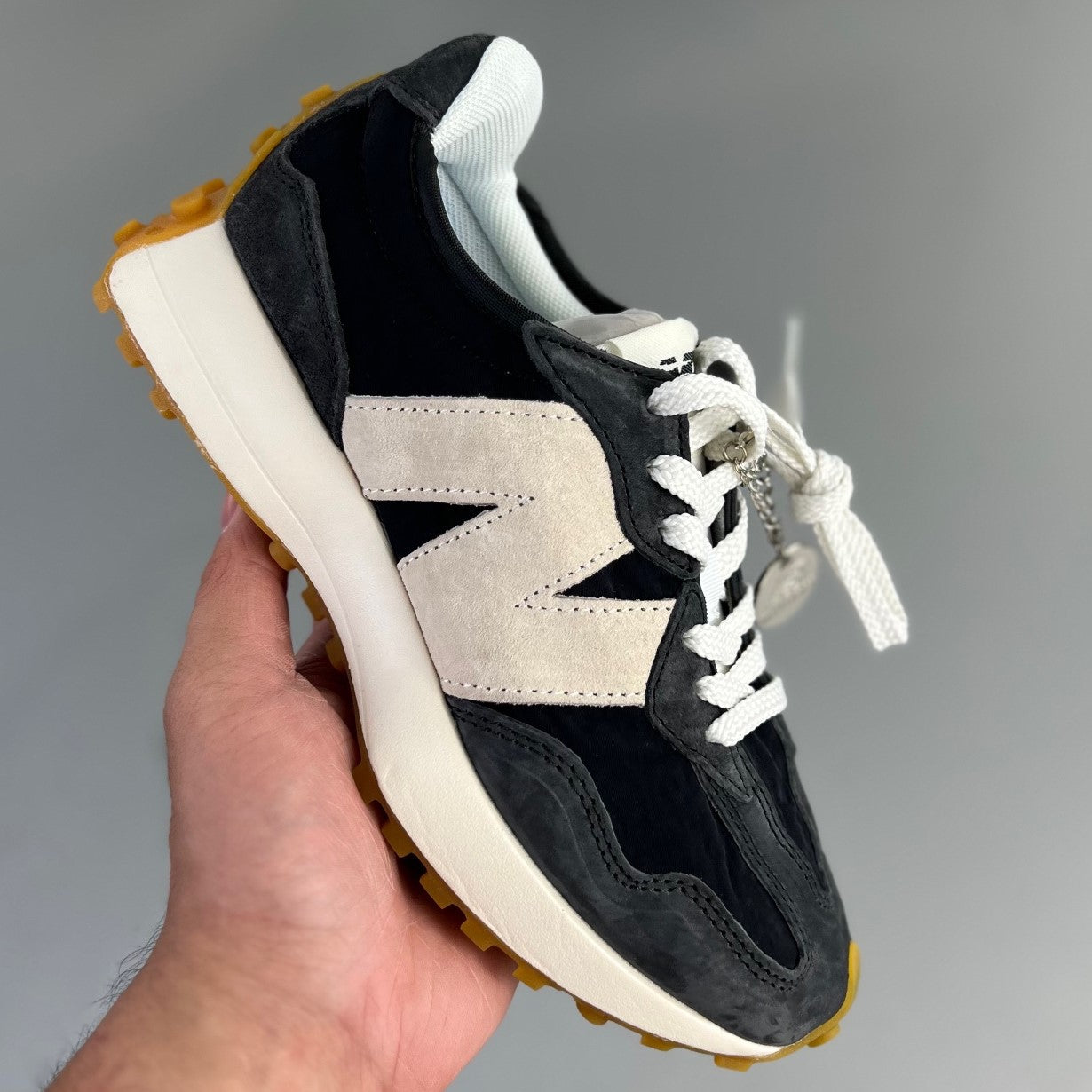 New Balance 327 | BLACK GREY BEIGE HL091300822