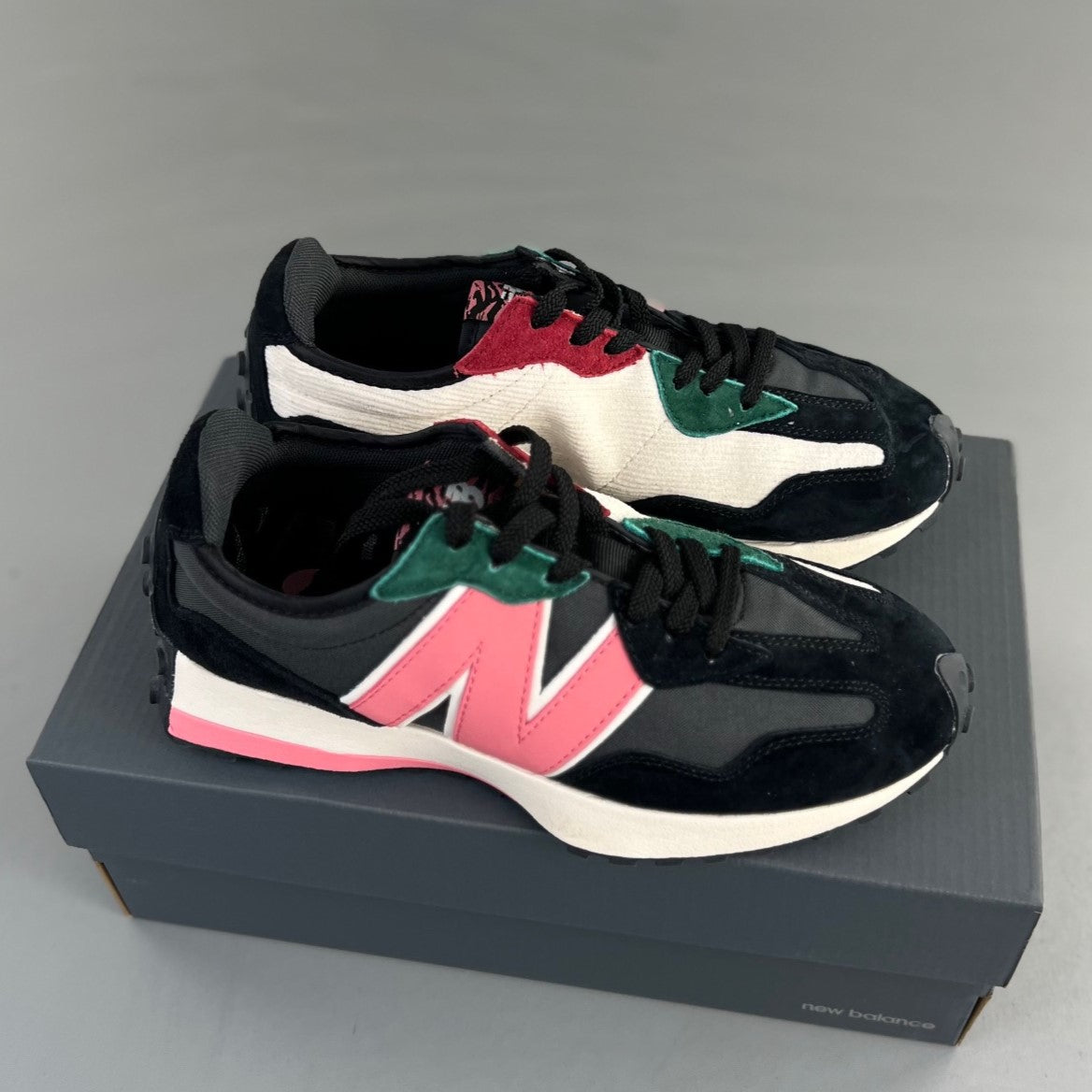 New Balance 327 | BLACK NATURAL PINK HL141200722