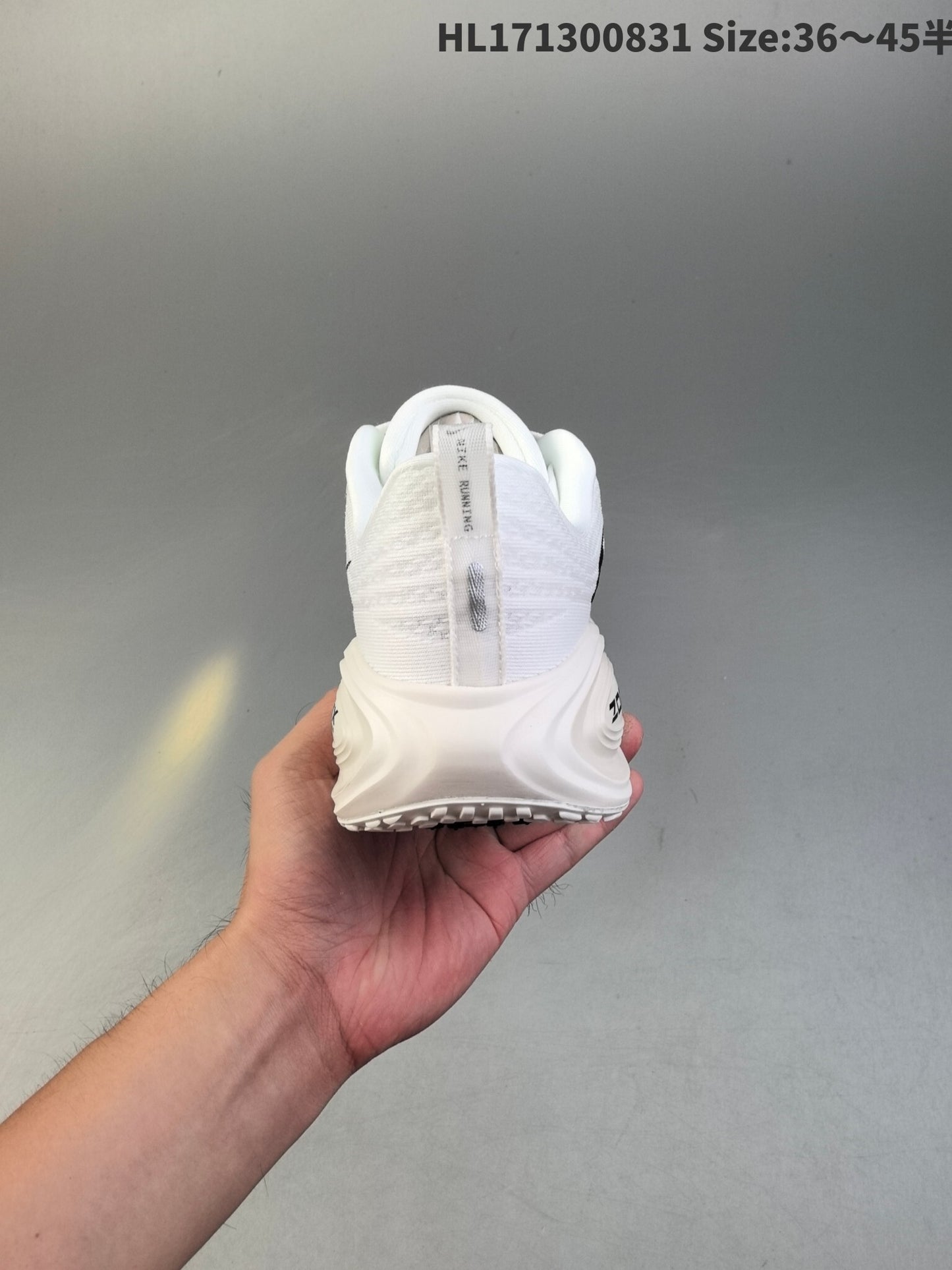 Nike Vomero Plus | NV18P400304