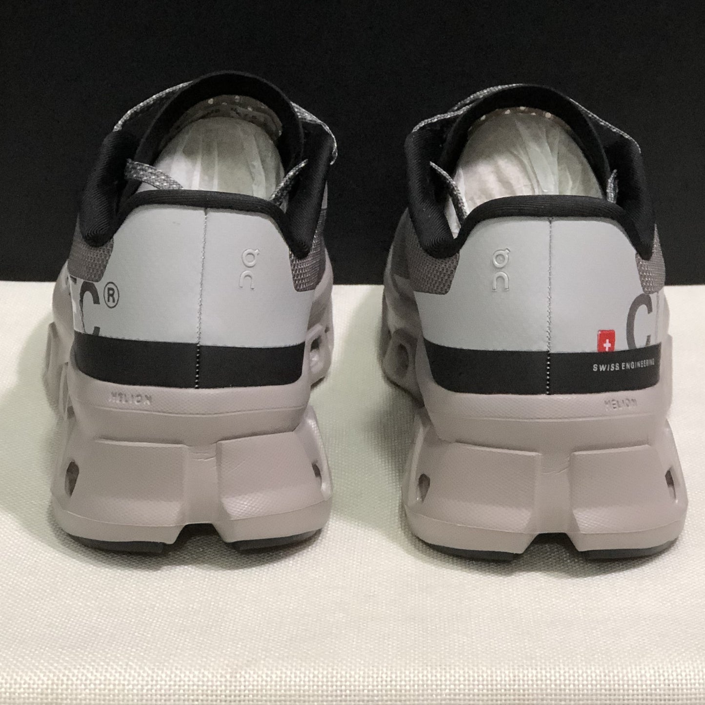 ON CLOUDMONSTER| Graphite Grey