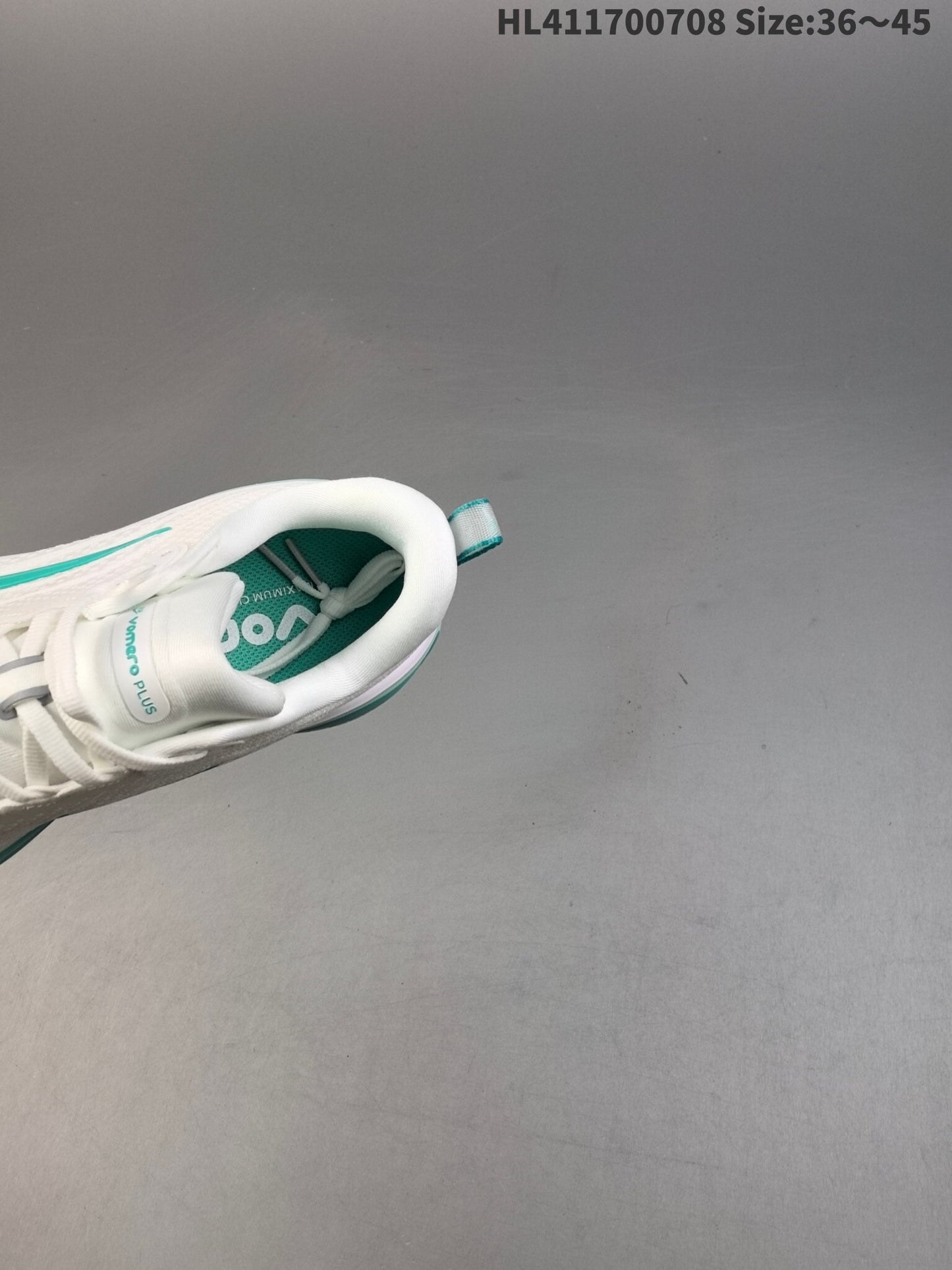 Nike Vomero Plus | NV18P400301