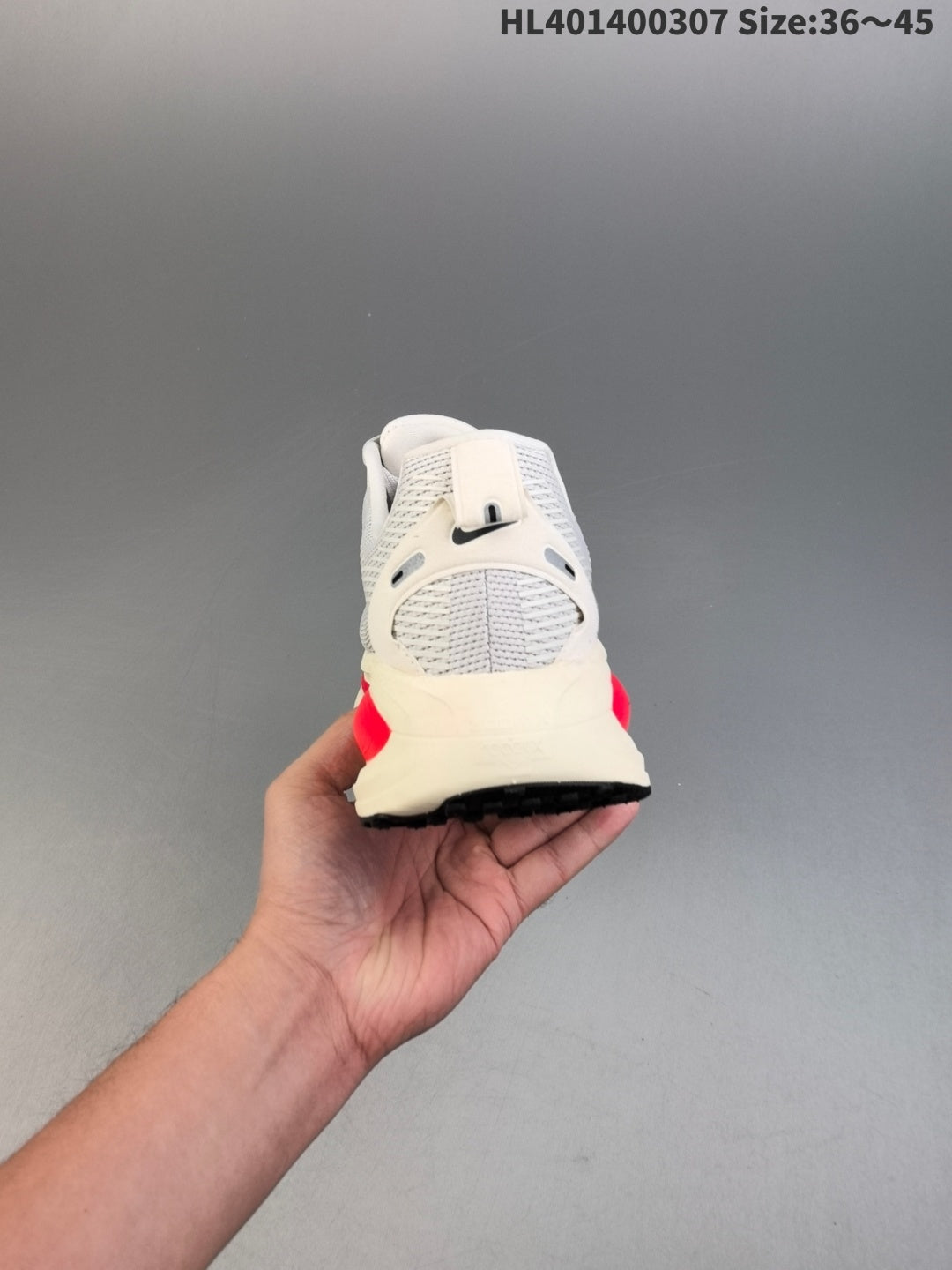 Nike Vomero 18 | HL401400307