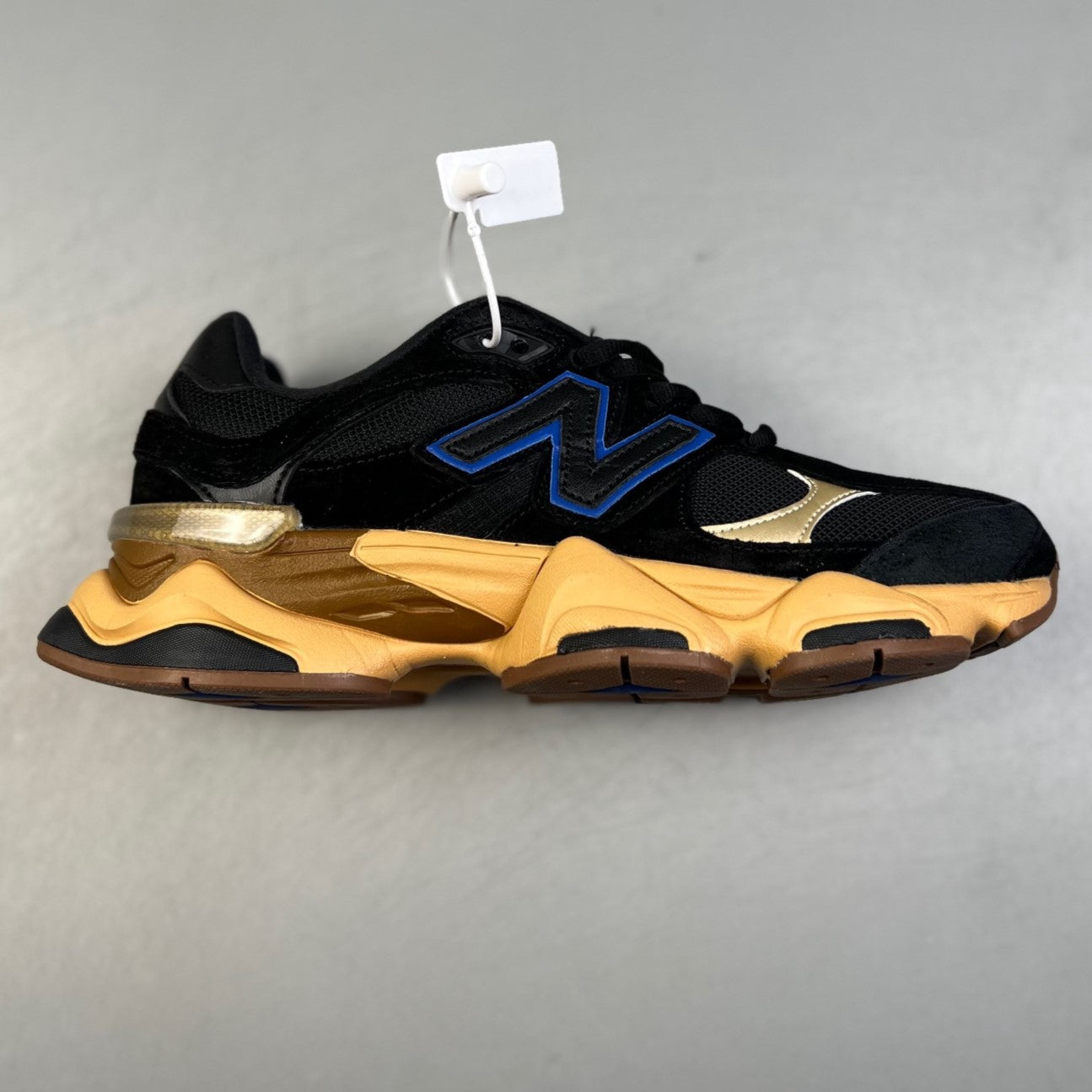 New Balance 9060 | Black Royal Gum HL111800121