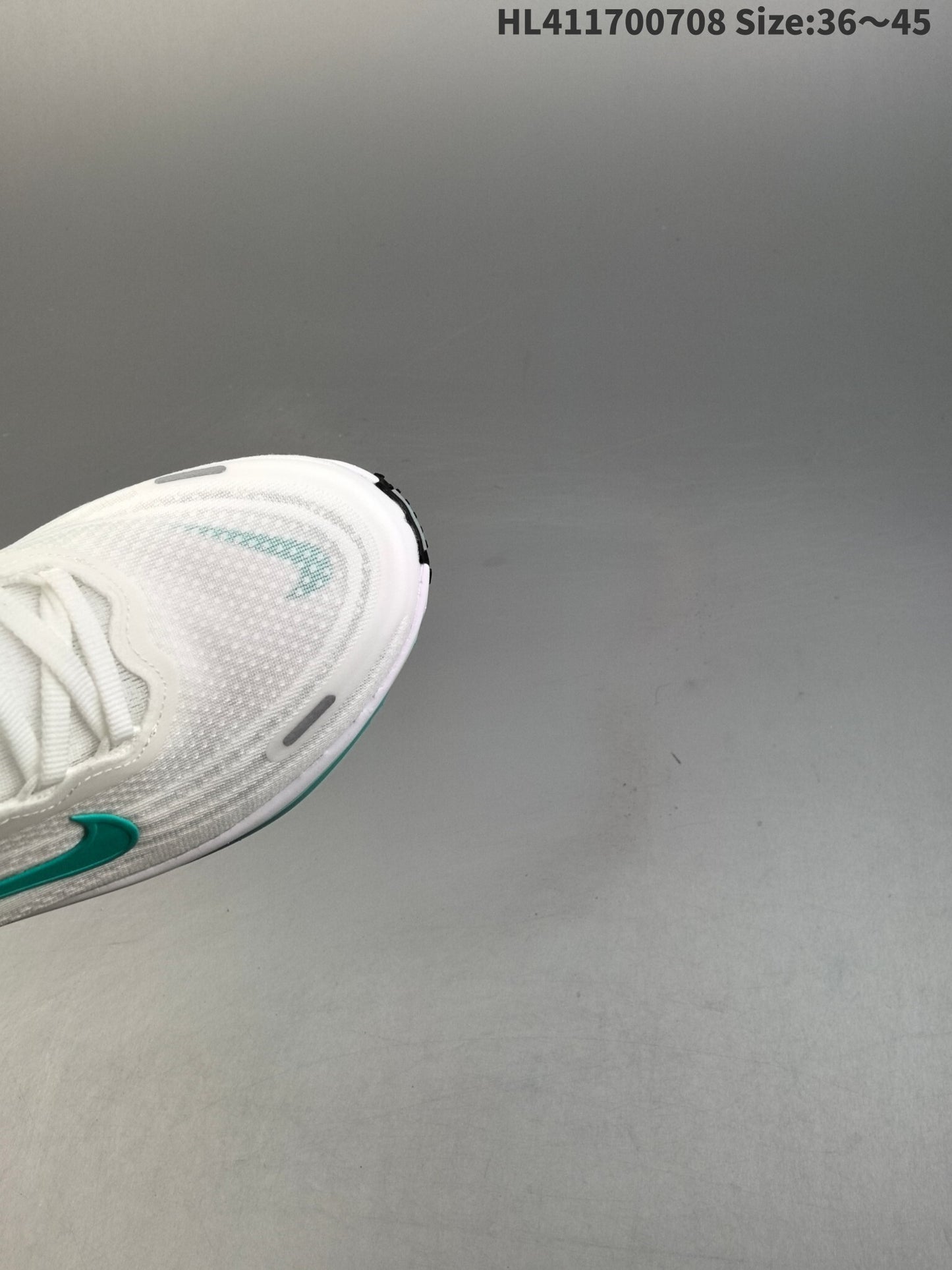 Nike Vomero Plus | NV18P400301