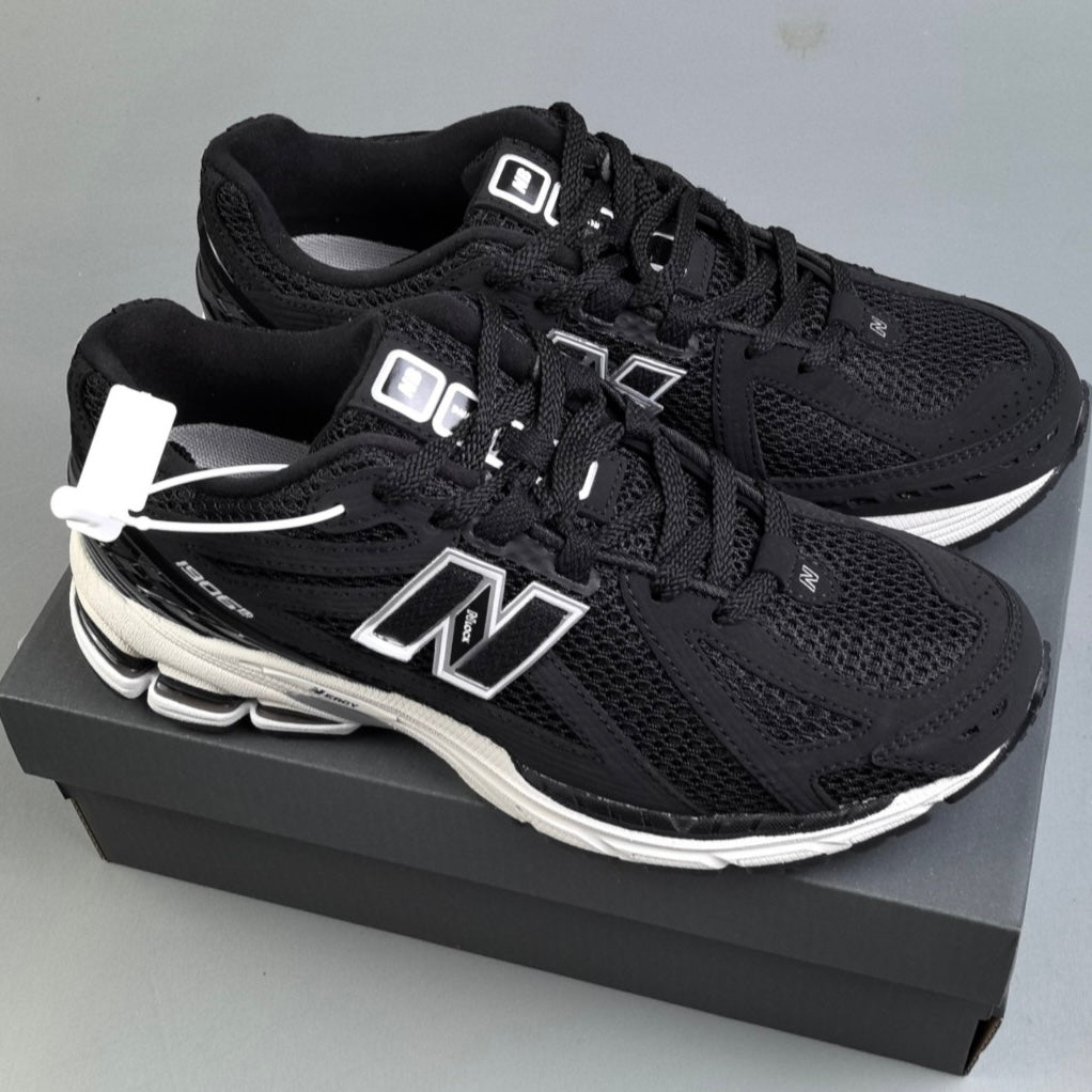 New Balance 1906R | Black & White HL031700823