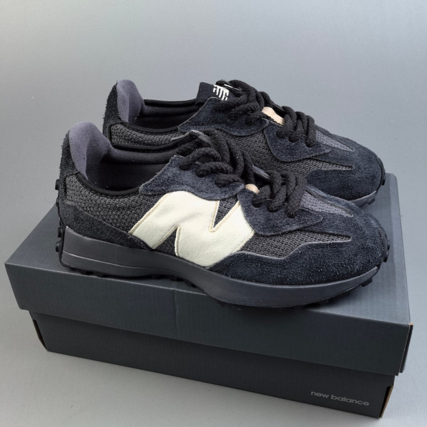 New Balance 327 | PHANTOM WITH MAGNET HL141200226